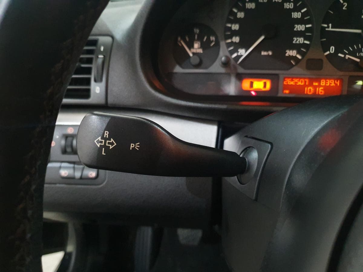 BMW 320D Touring · Ano 2002 — imagen 35