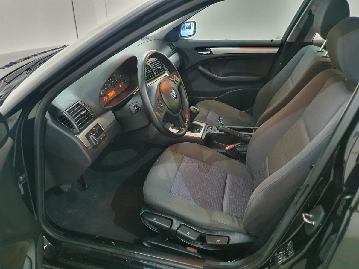 BMW 320D Touring · Ano 2002 — imagen 40