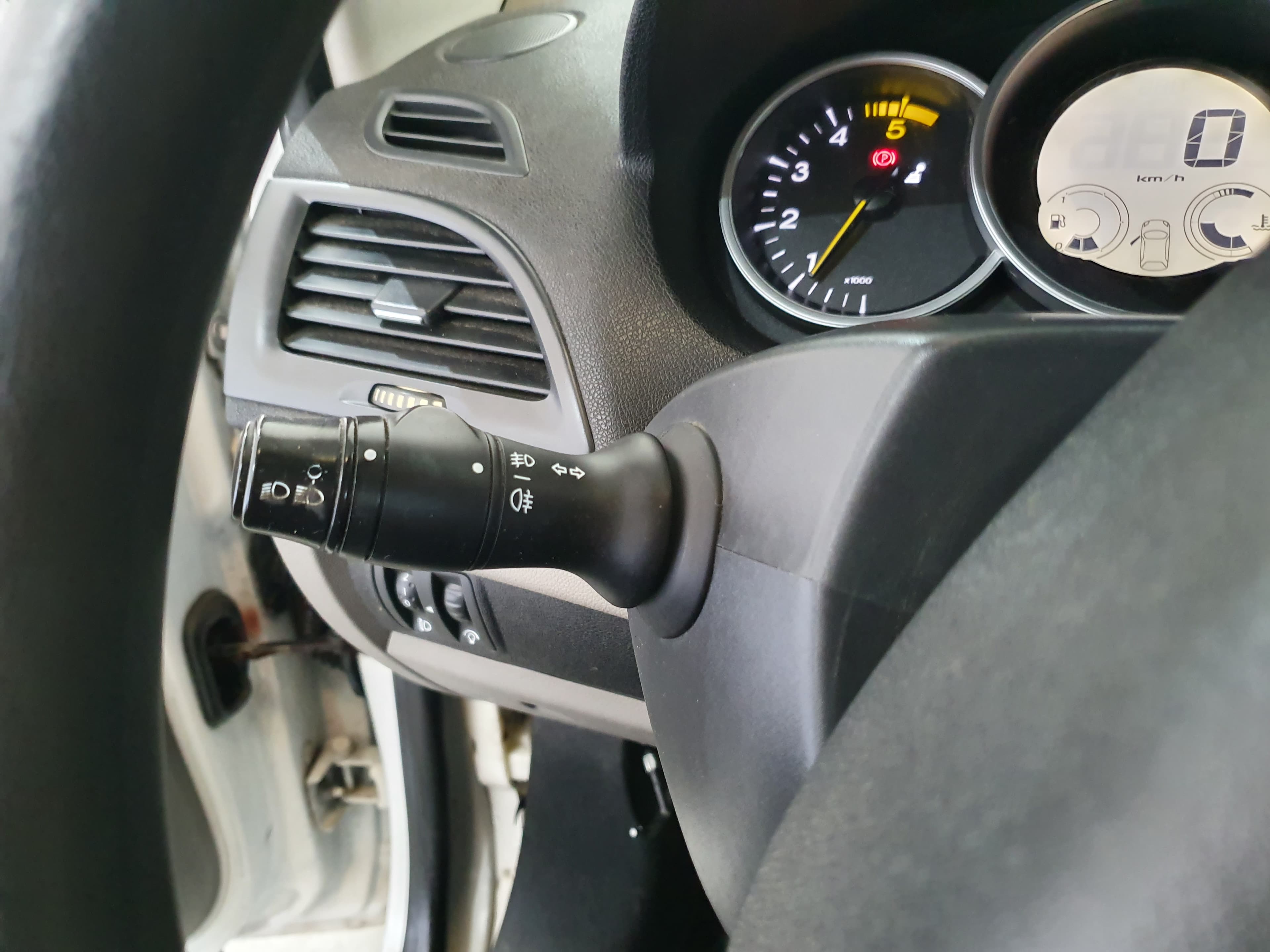 Renault Mégane 1.5 DCI  · Ano 2011 — image 42