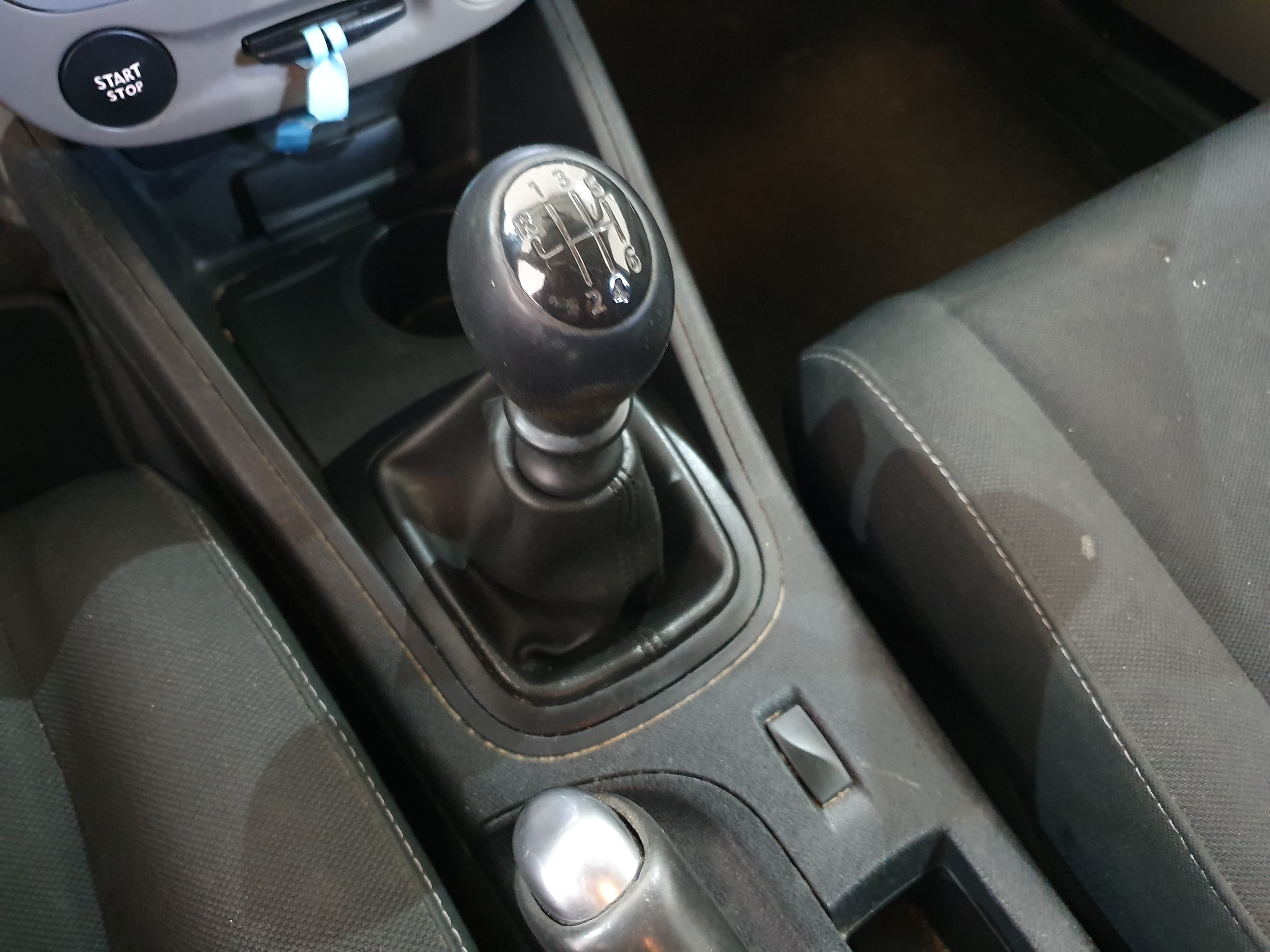 Renault Mégane 1.5 DCI  · Ano 2011 — image 37