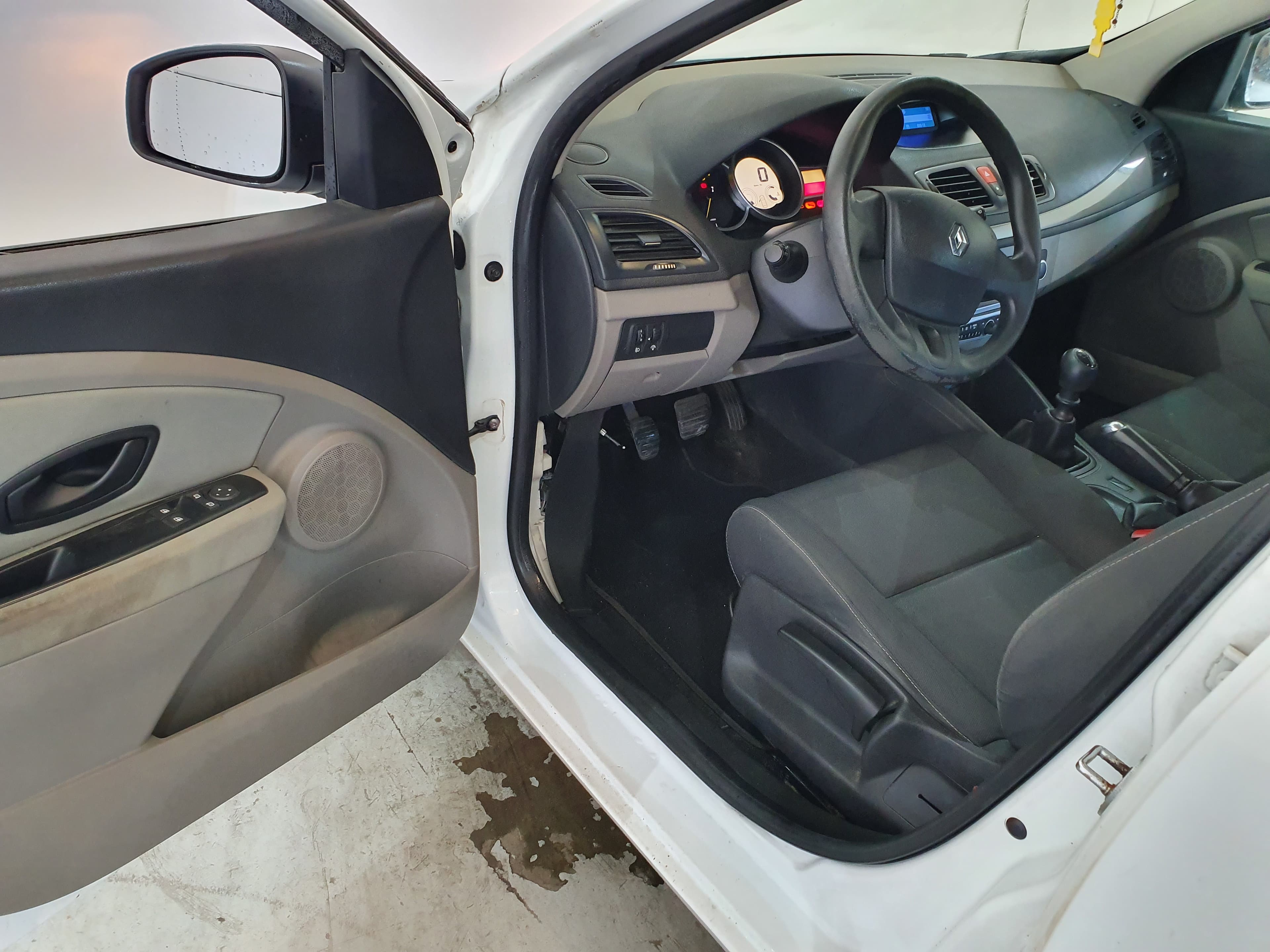 Renault Mégane 1.5 DCI  · Ano 2011 — image 35