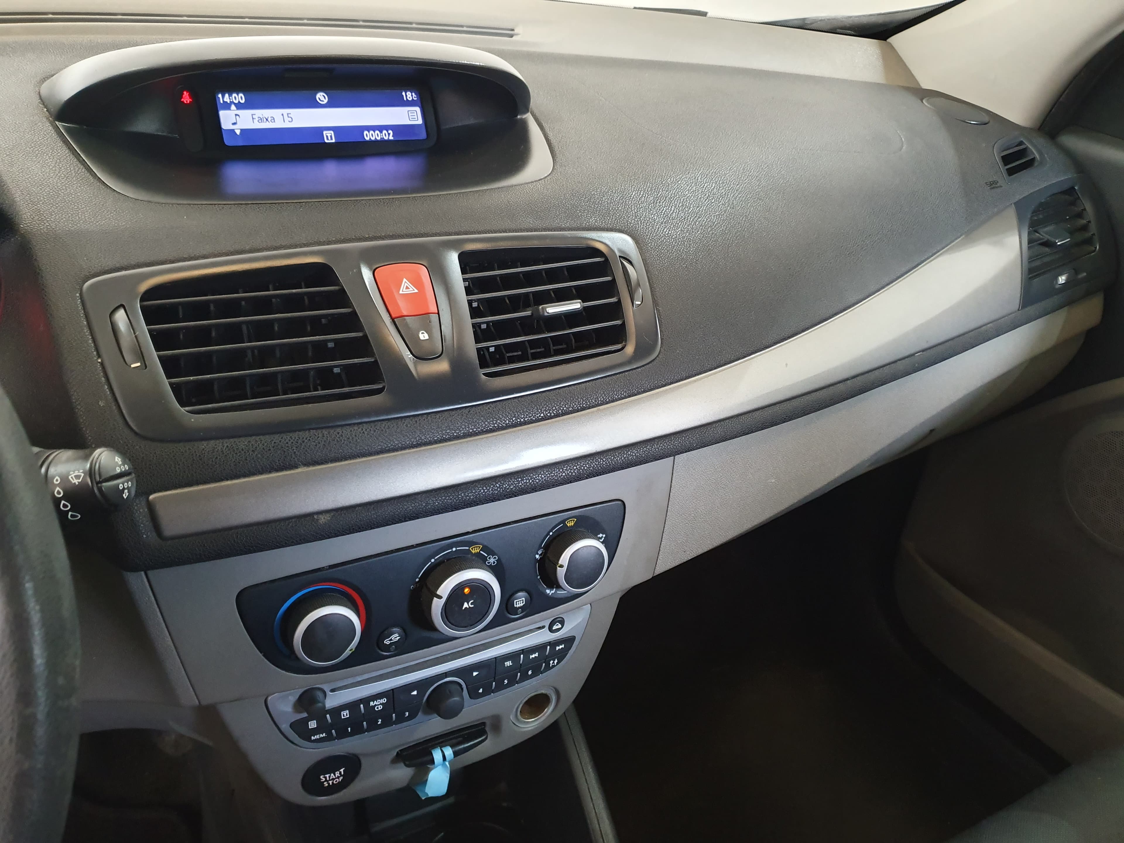 Renault Mégane 1.5 DCI  · Ano 2011 — image 39