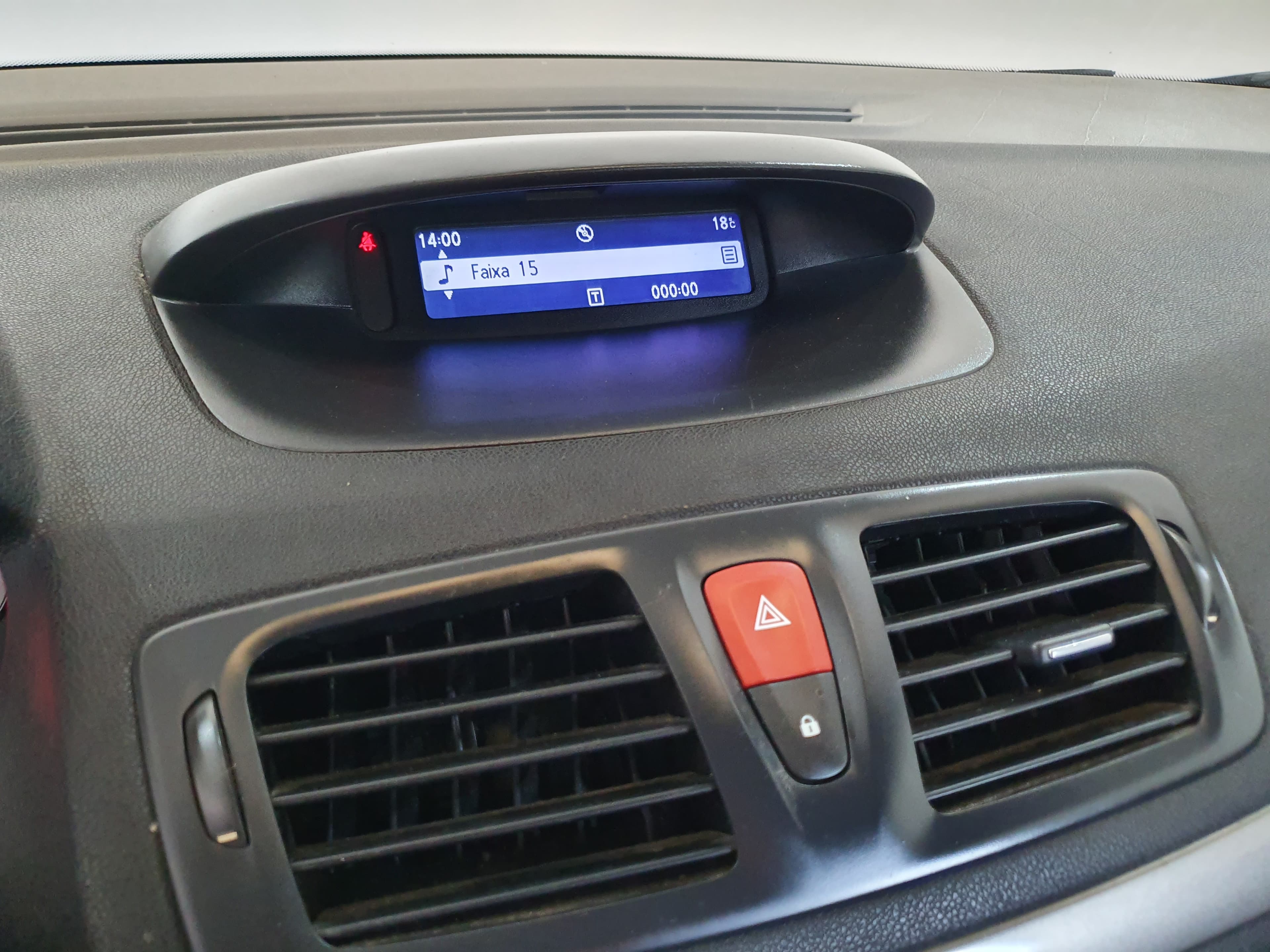Renault Mégane 1.5 DCI  · Ano 2011 — image 40