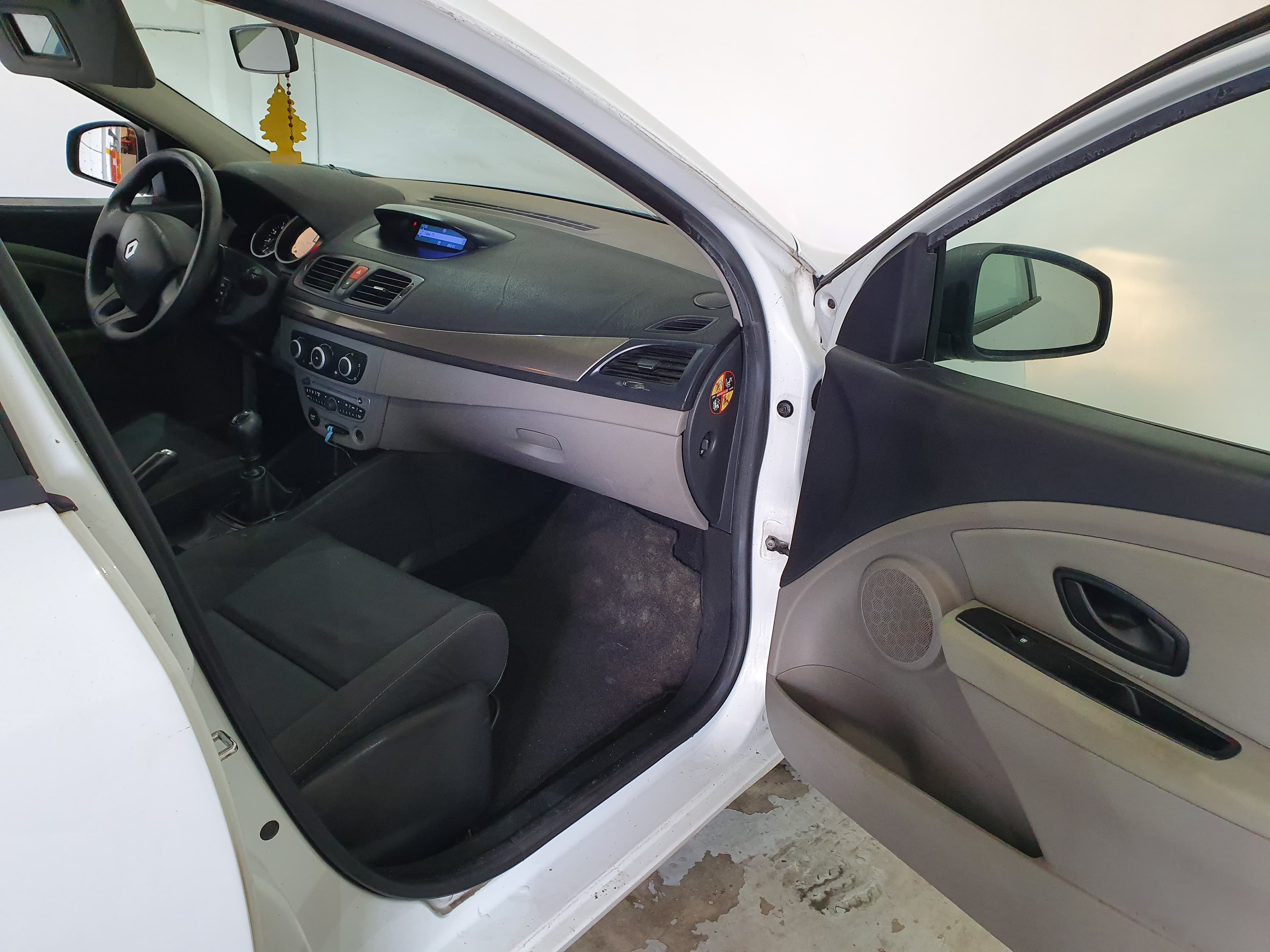 Renault Mégane 1.5 DCI  · Ano 2011 — image 29
