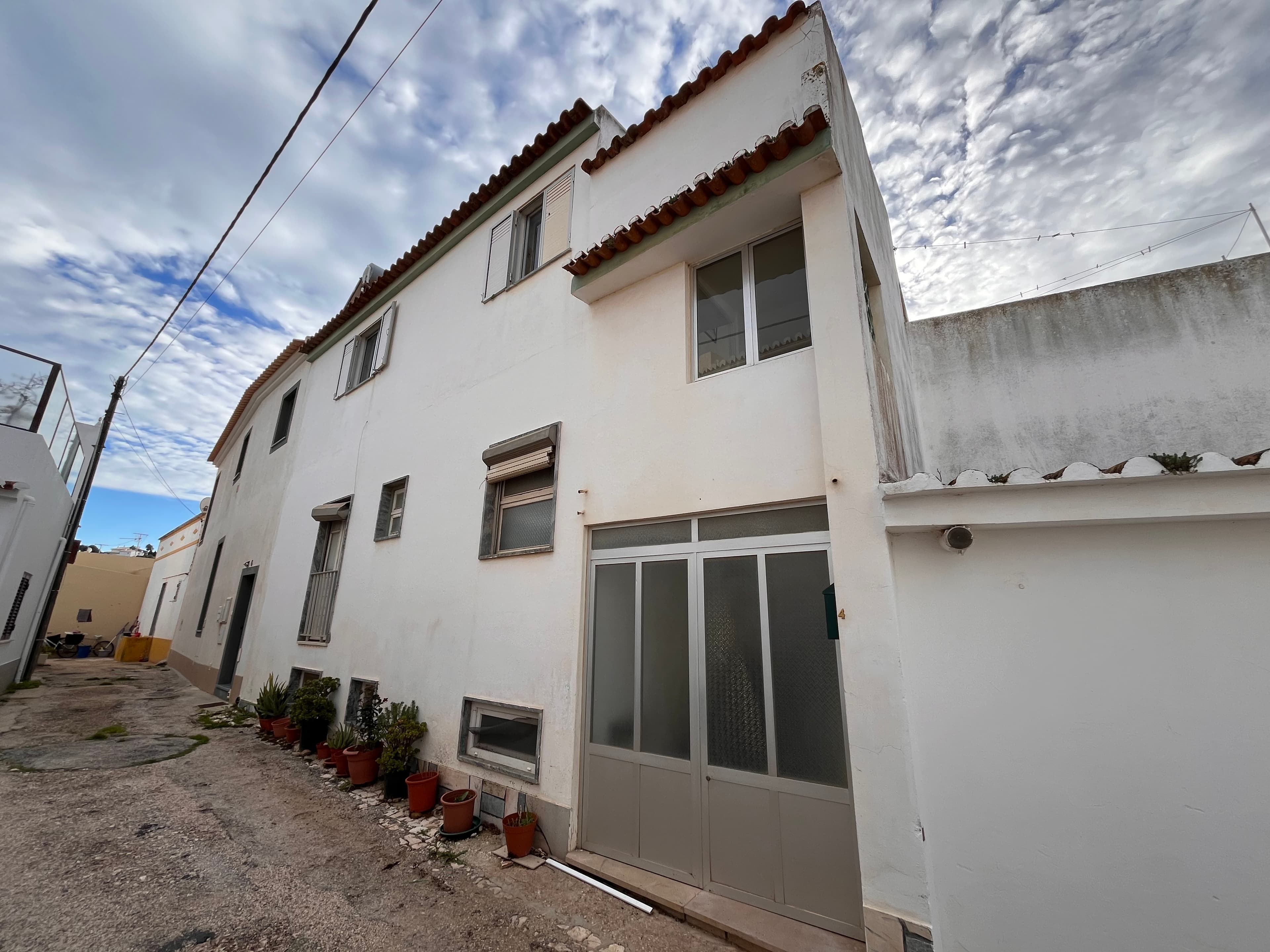 Edifício com 2 pisos · Lagos — image 3