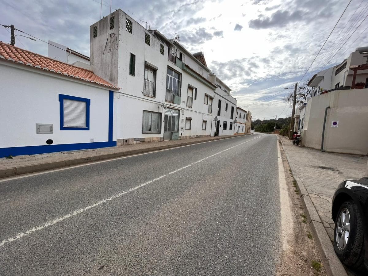 Edifício com 2 pisos · Lagos — image 2