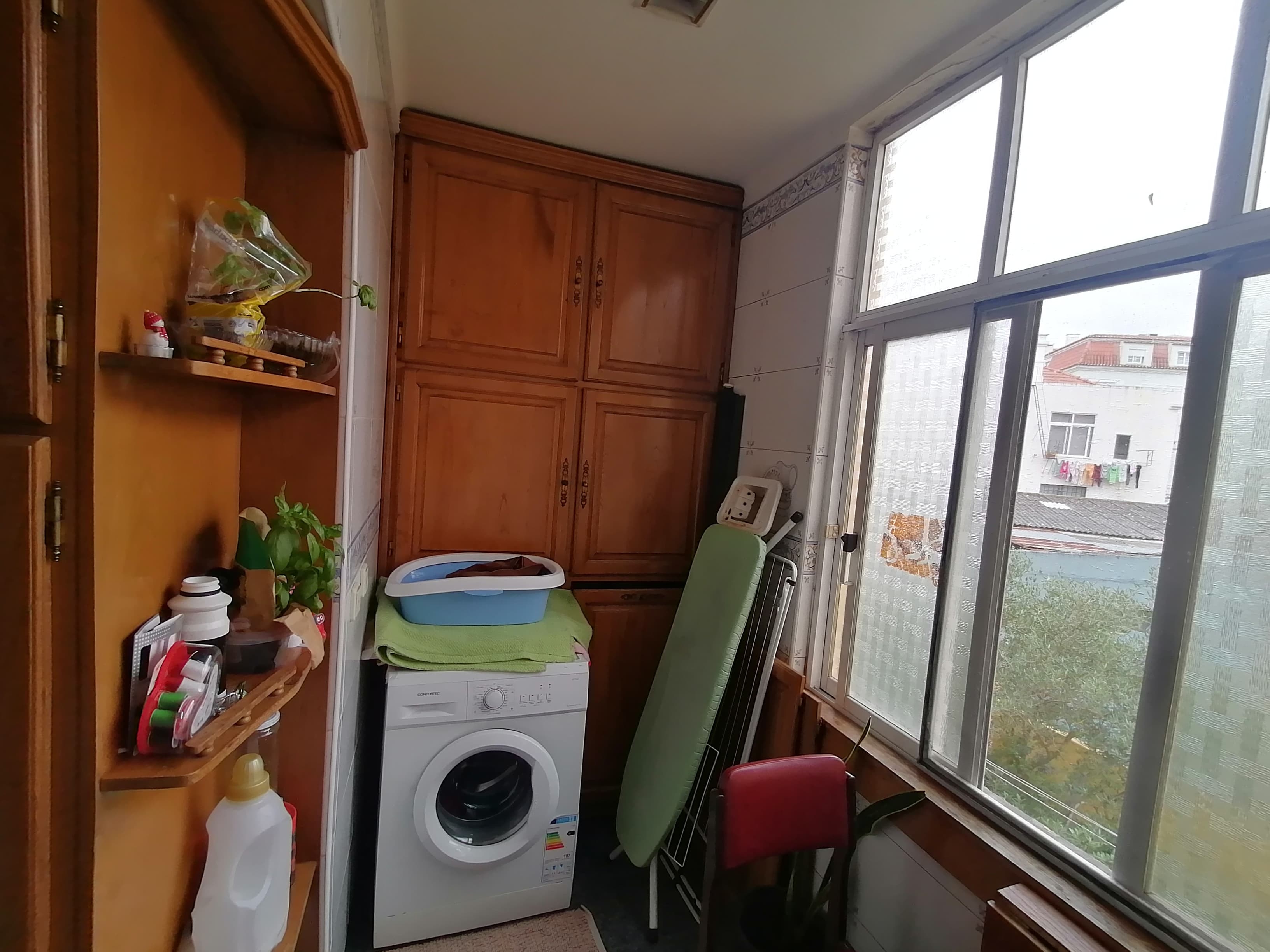 Apartamento T2 c/ logradouro · Amadora — image 7