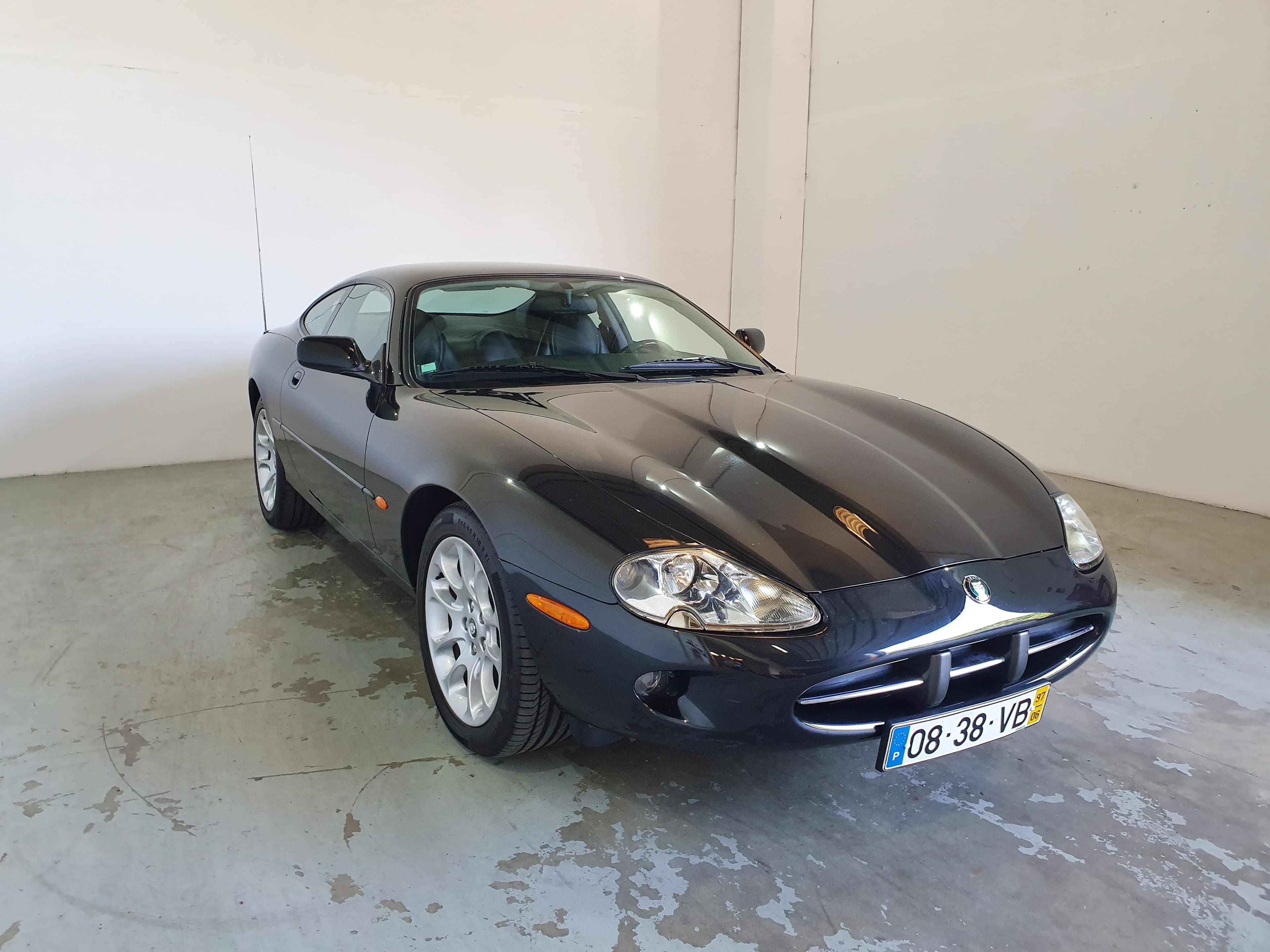 Jaguar XK 8 Coupé · Ano 1997 — imagen 1