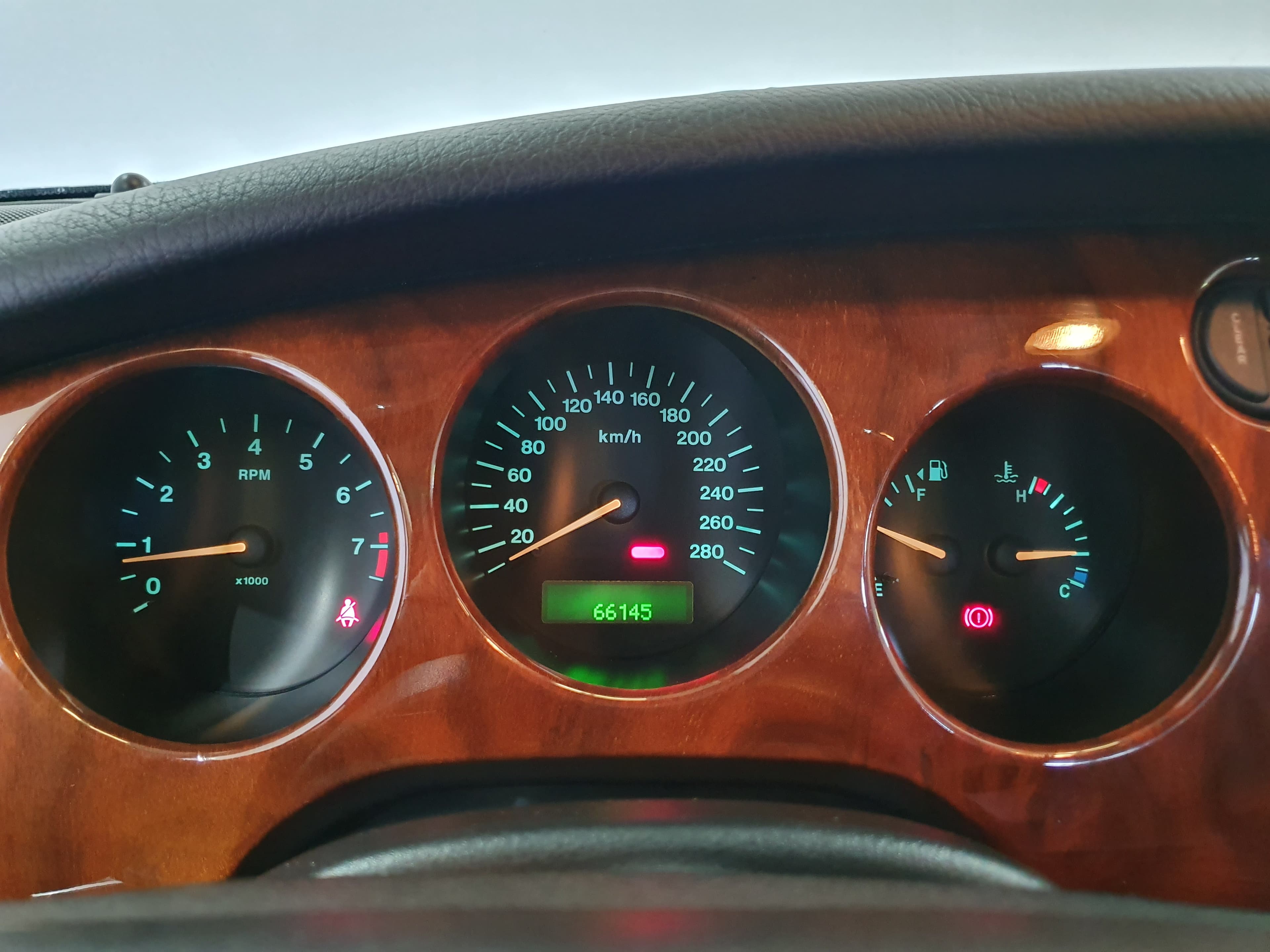 Jaguar XK 8 Coupé · Ano 1997 — imagen 33