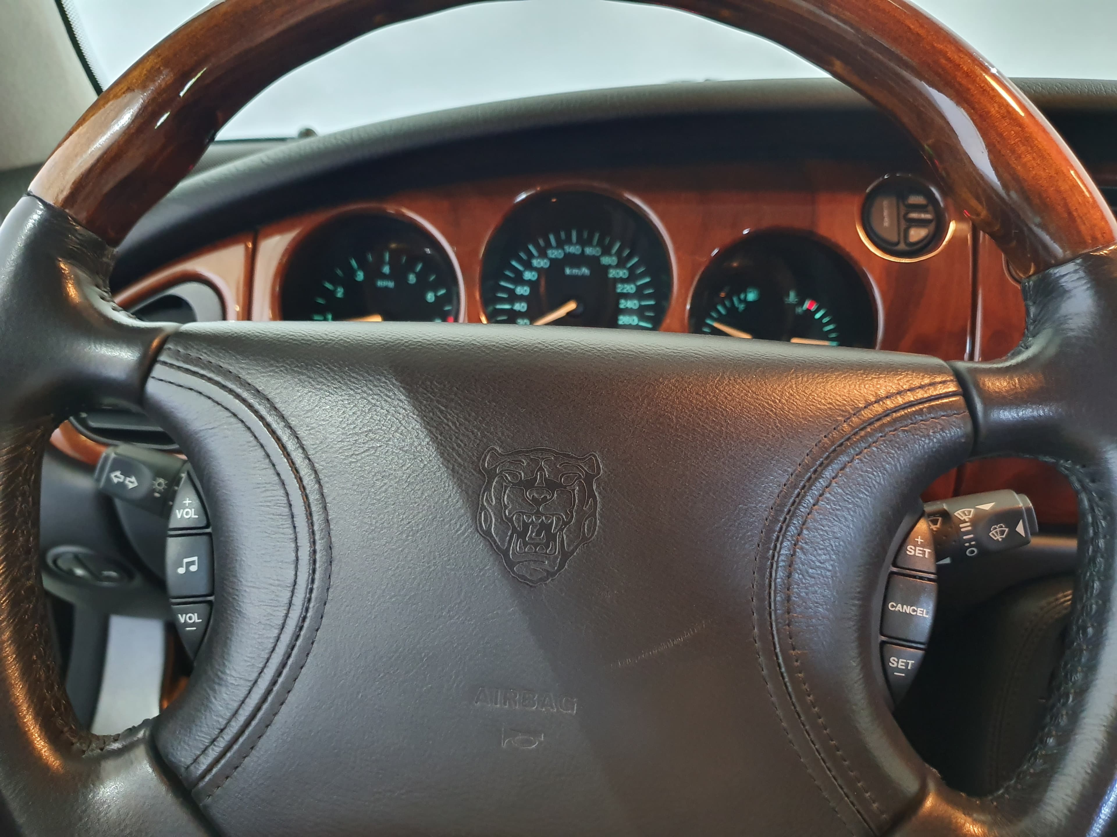 Jaguar XK 8 Coupé · Ano 1997 — imagen 32