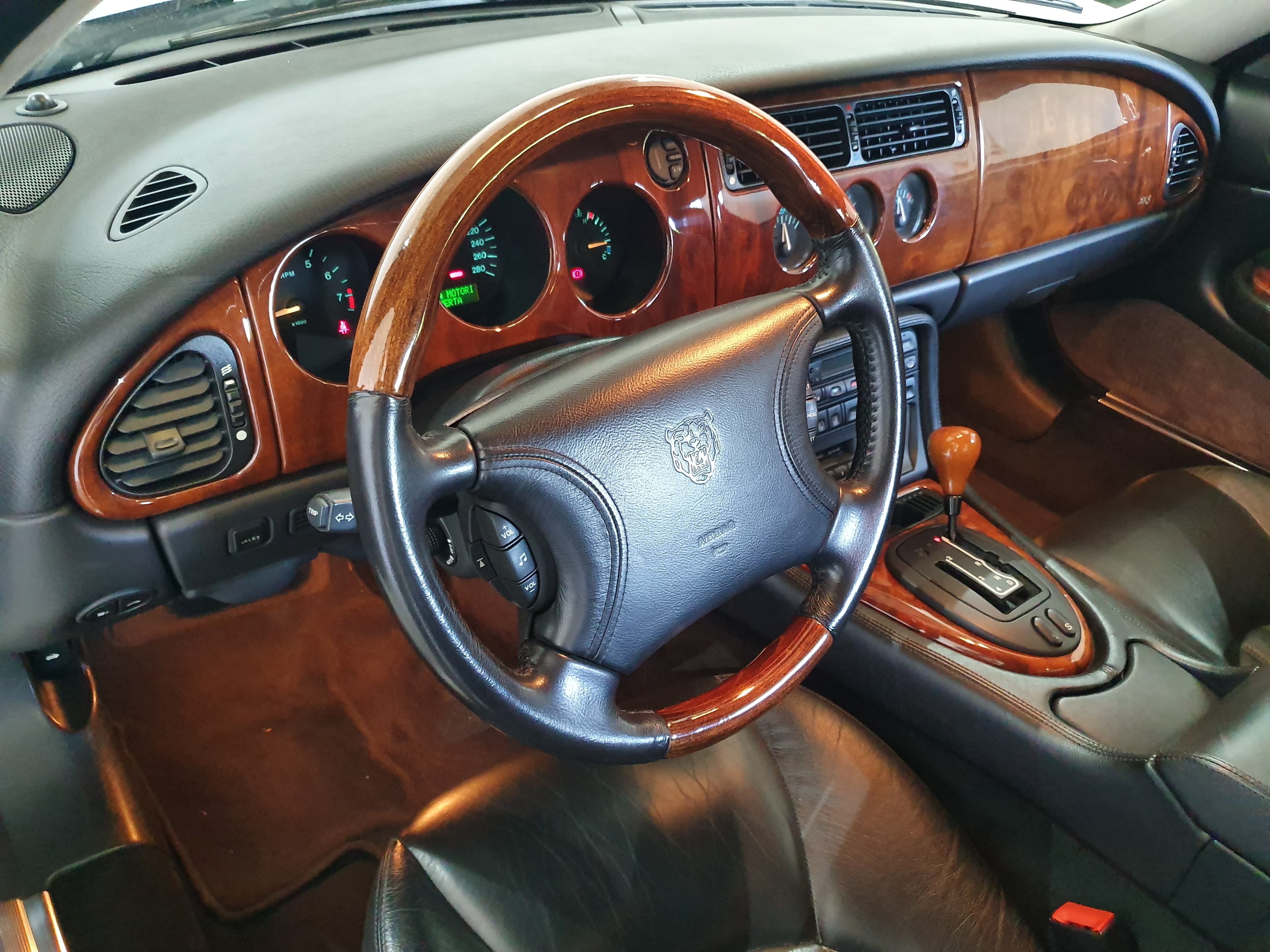 Jaguar XK 8 Coupé · Ano 1997 — imagen 28