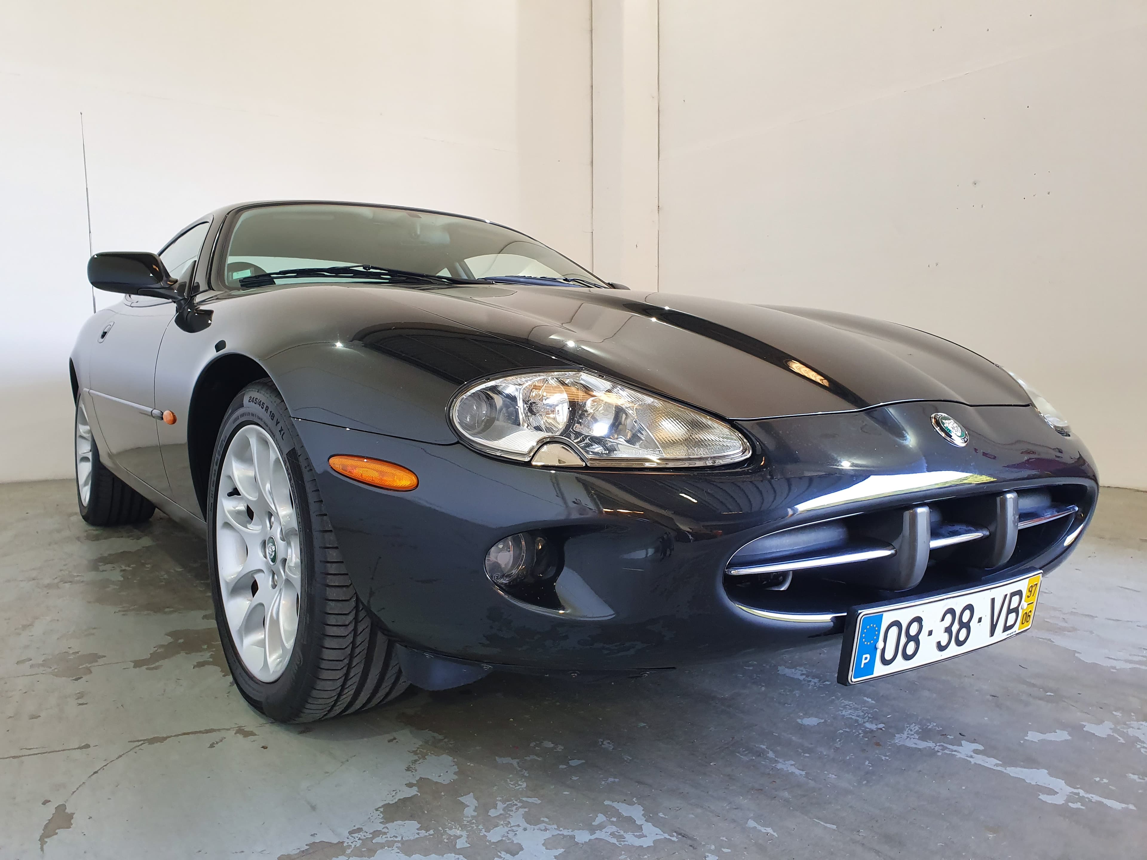 Jaguar XK 8 Coupé · Ano 1997 — imagen 3