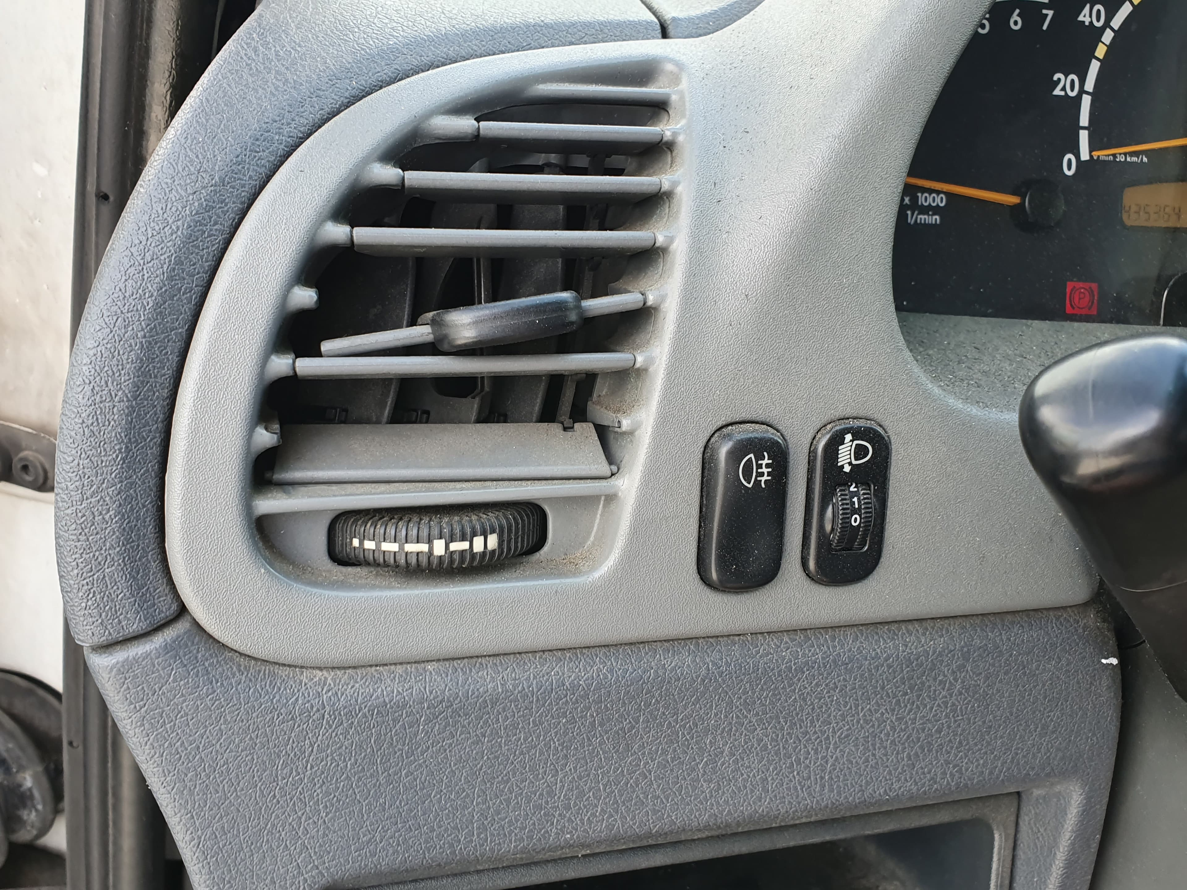 Mercedes-Benz 416 2.7 CDI · Ano 2005 — image 31