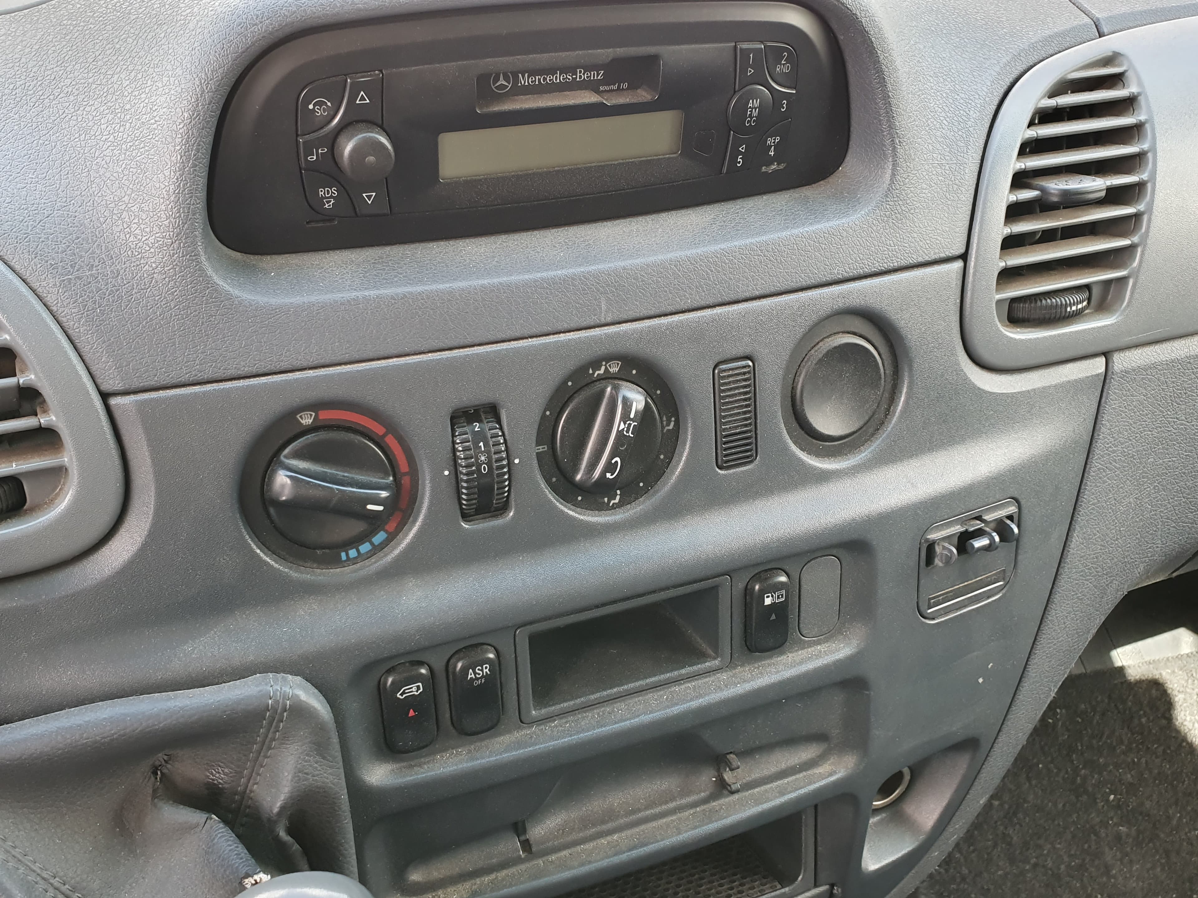 Mercedes-Benz 416 2.7 CDI · Ano 2005 — image 26