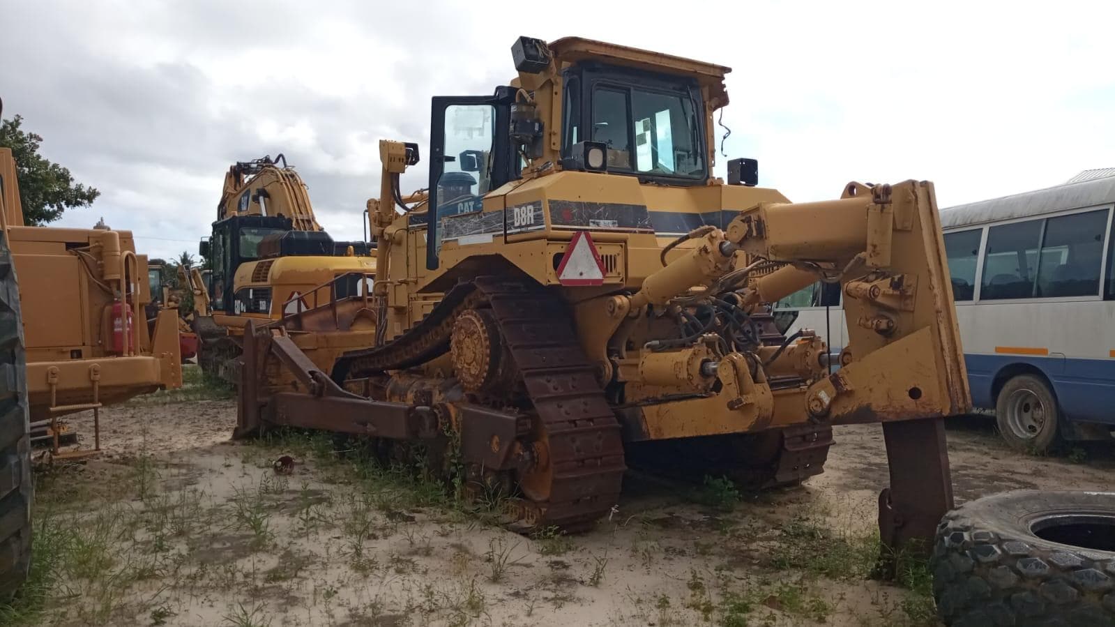Bulldozer Caterpillar D6R — imagem 2