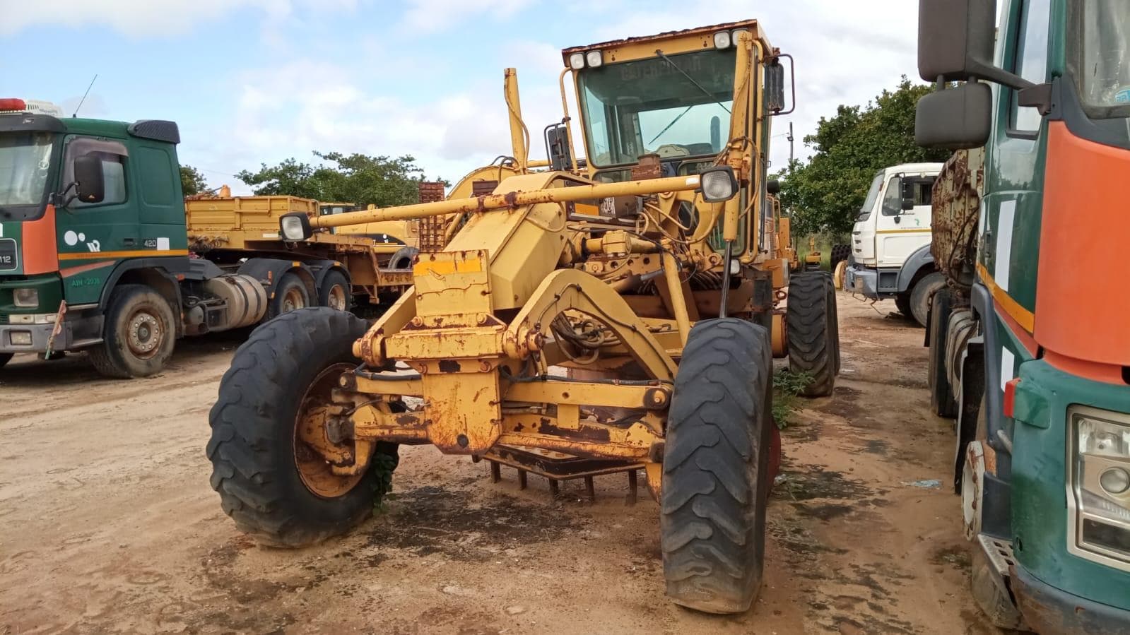 Niveladora Caterpillar 120H — imagem 9