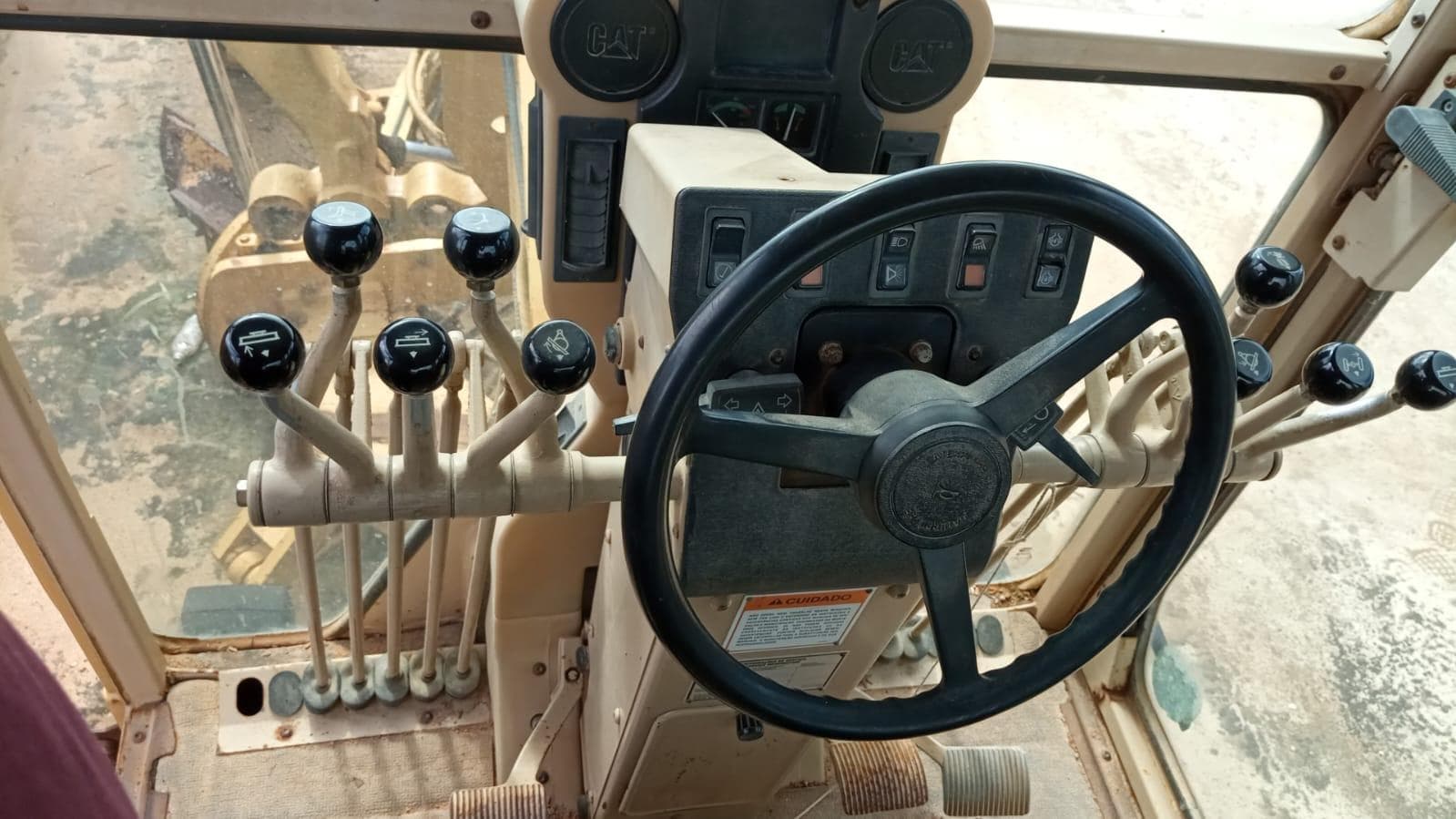 Niveladora Caterpillar 120H — imagem 8