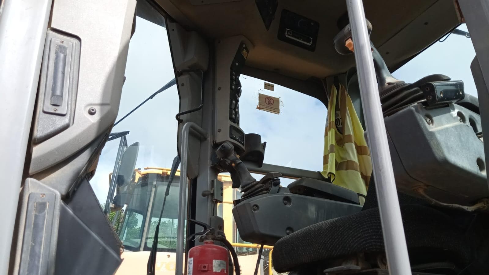 Niveladora Caterpillar 14M — imagem 4