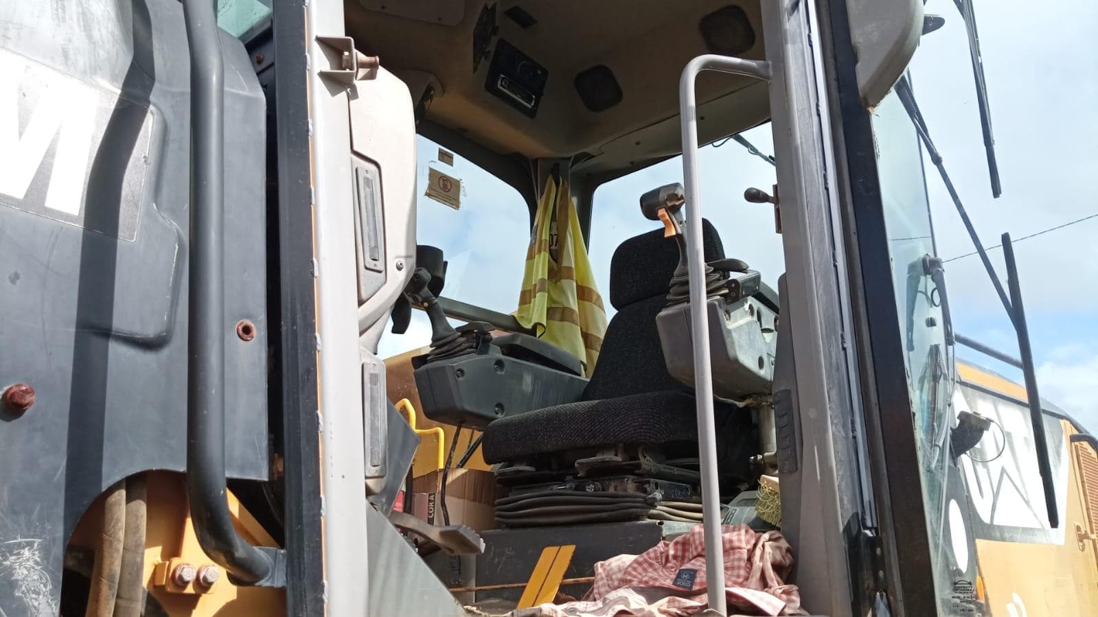 Niveladora Caterpillar 14M — imagem 5