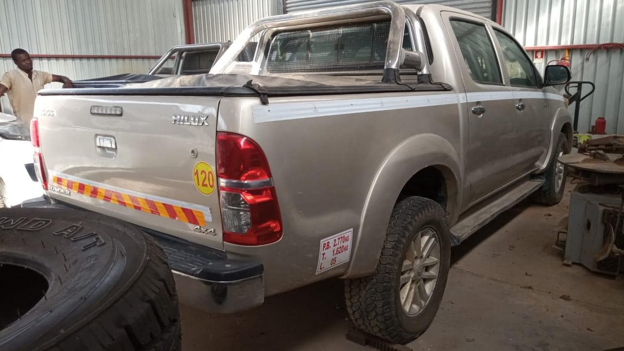 Toyota HILUX 4x4 3.0D4D — imagem 5