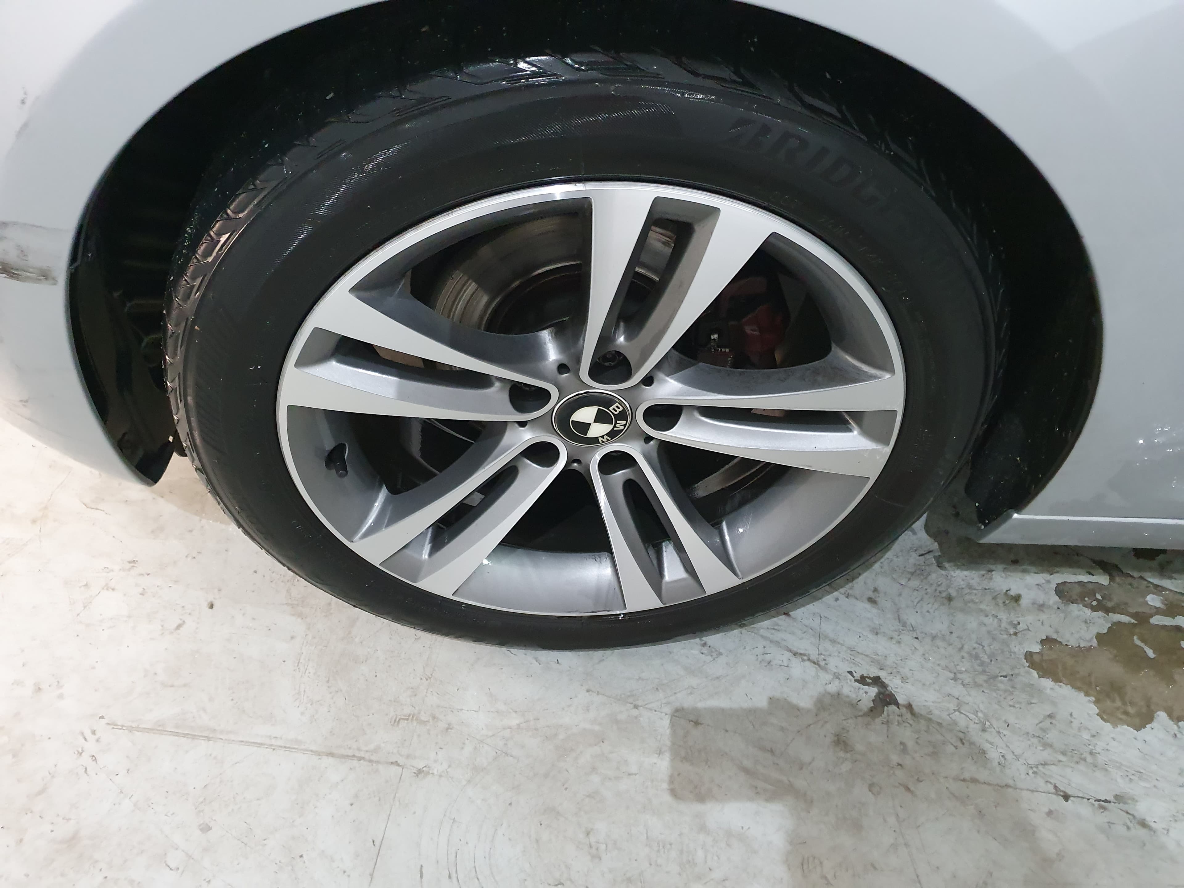 BMW 318D GT · Ano 2013 — imagem 14