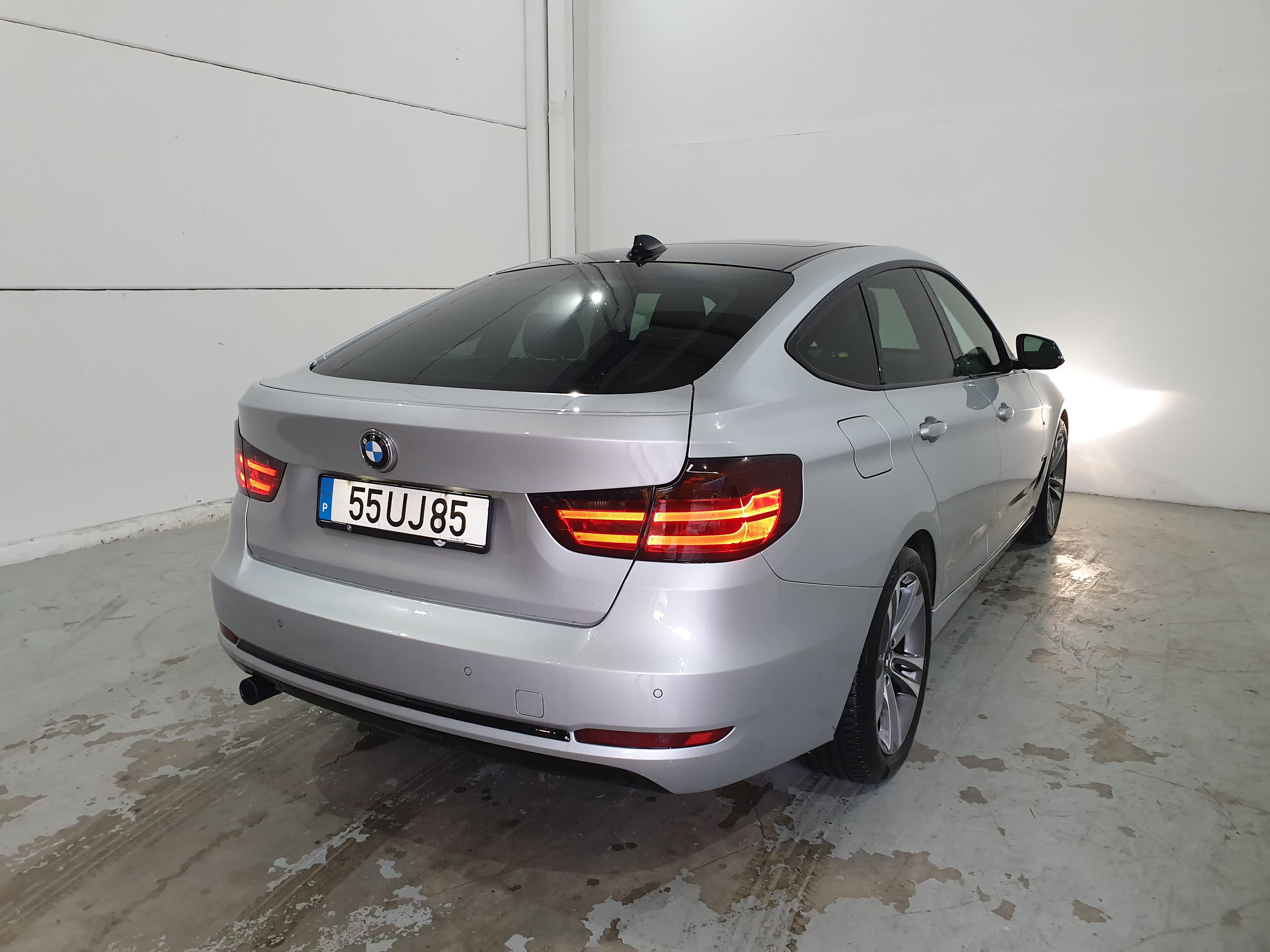 BMW 318D GT · Ano 2013 — imagem 6