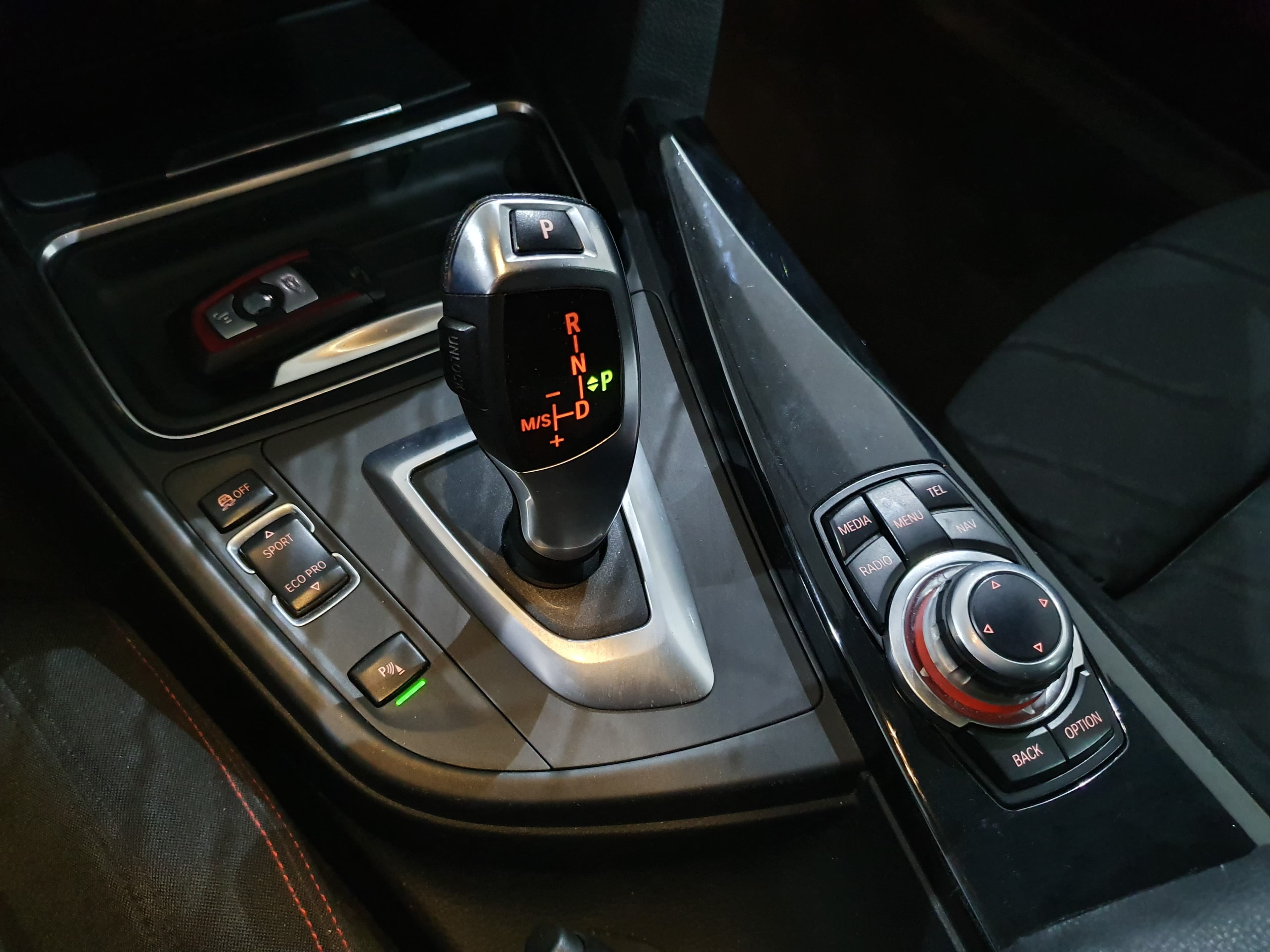 BMW 318D GT · Ano 2013 — imagem 33