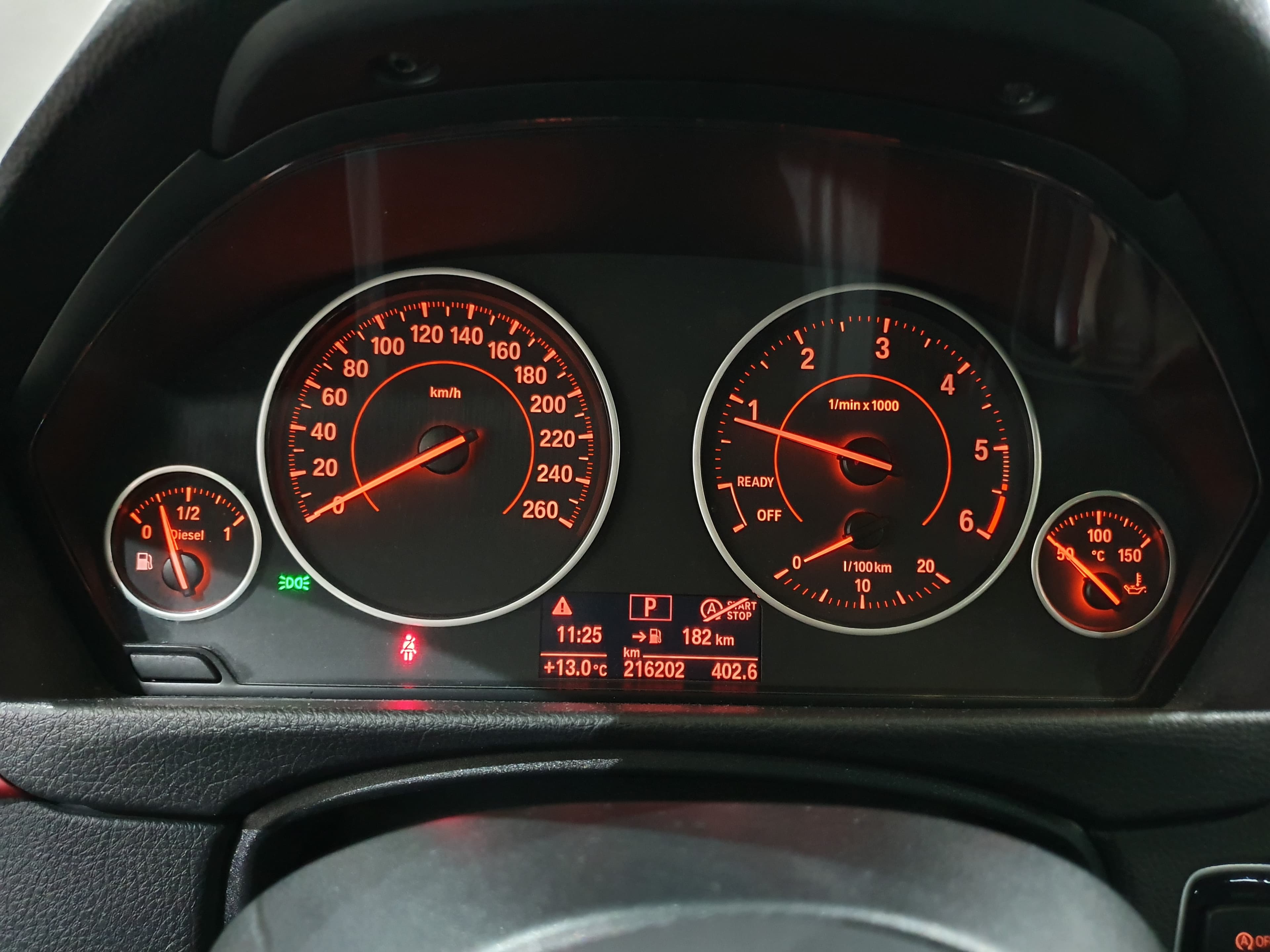 BMW 318D GT · Ano 2013 — imagem 40