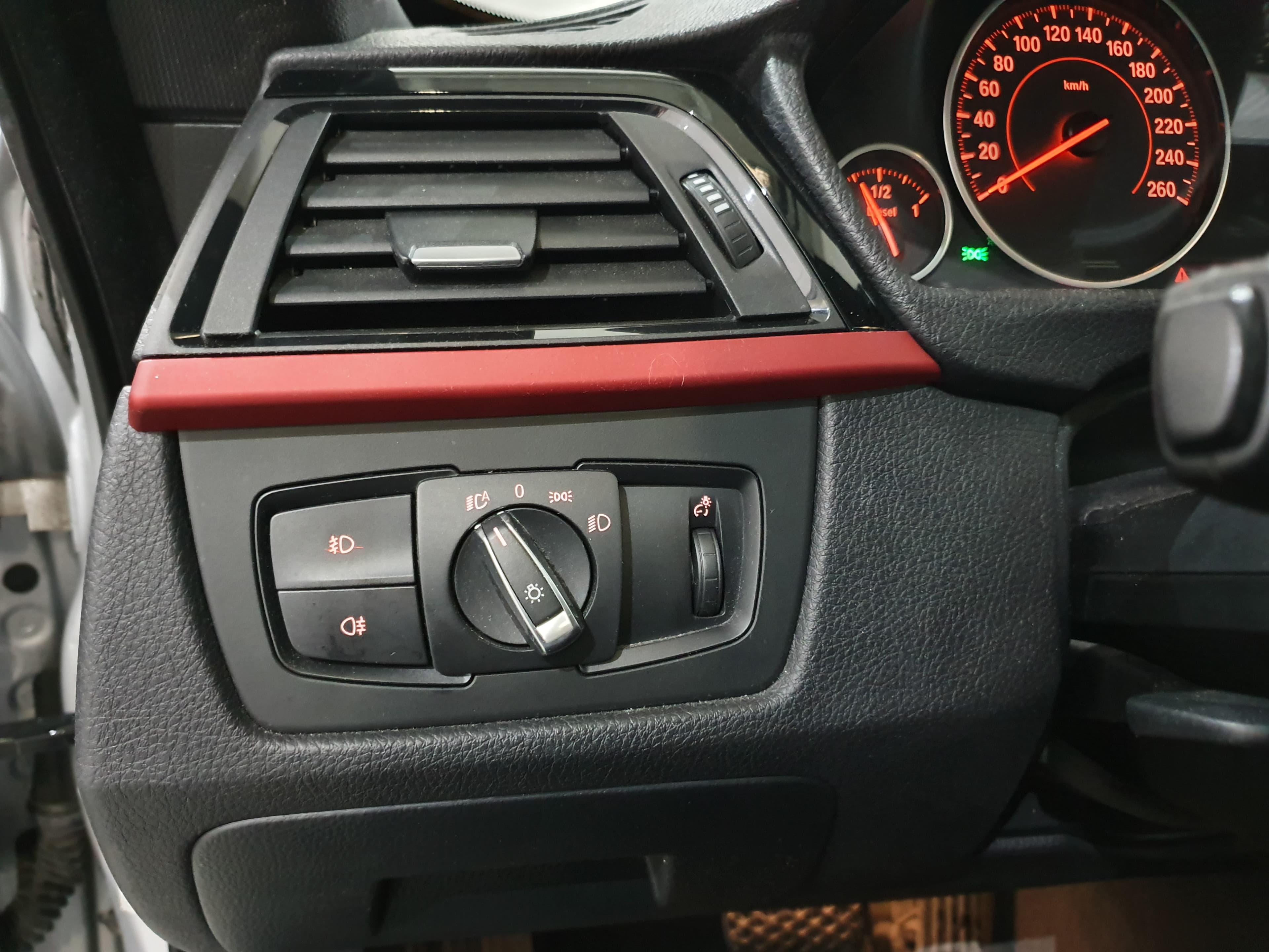 BMW 318D GT · Ano 2013 — imagem 38