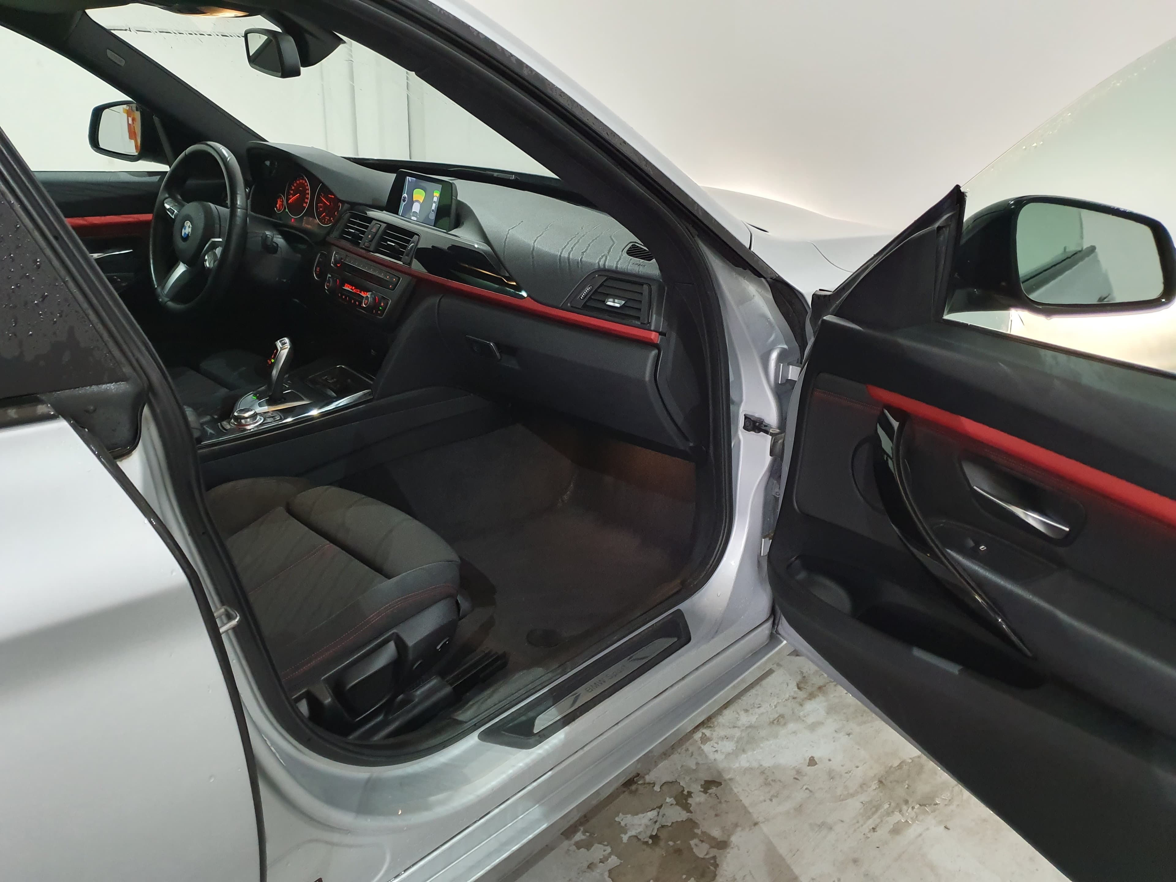 BMW 318D GT · Ano 2013 — imagem 19