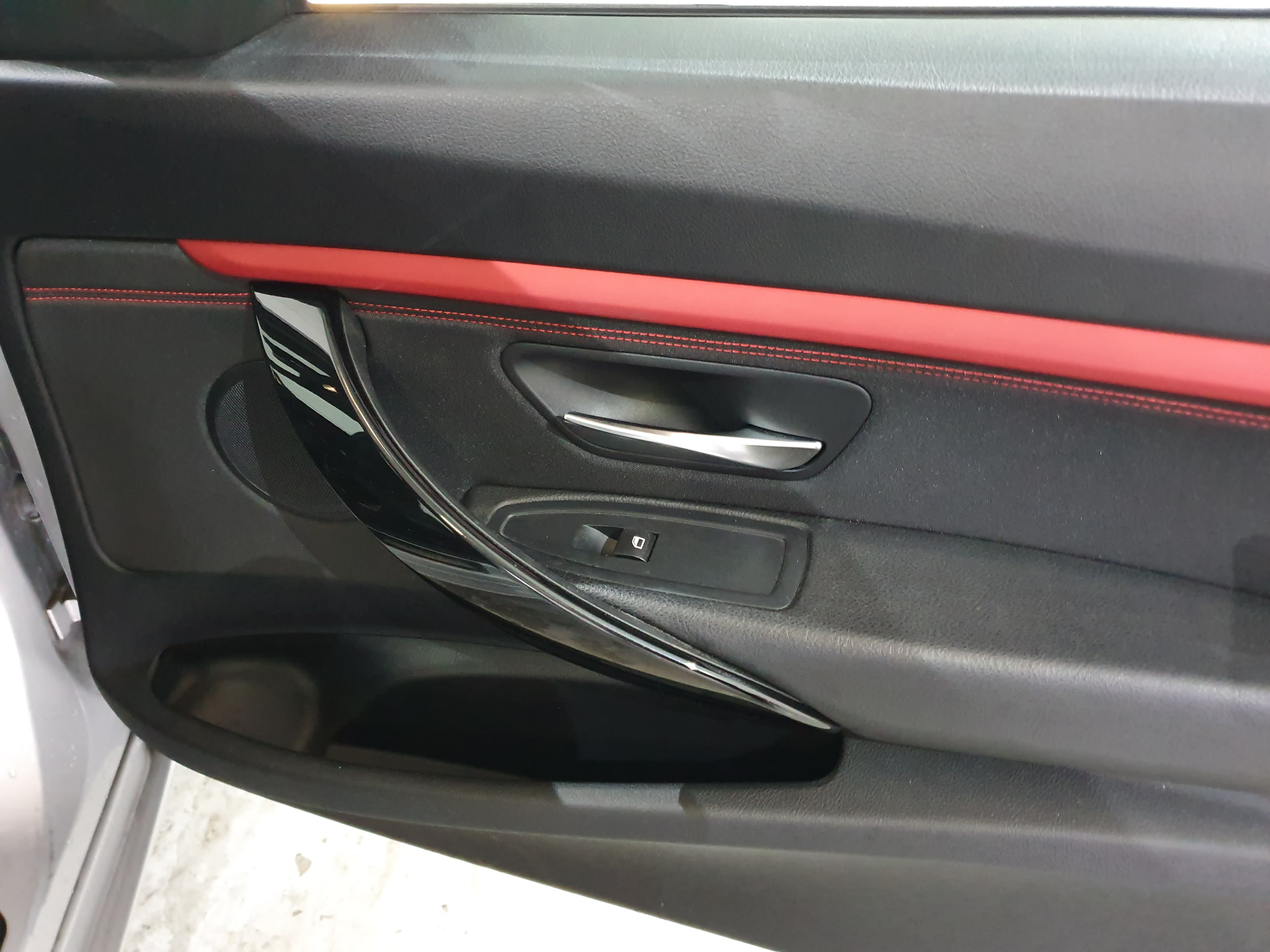 BMW 318D GT · Ano 2013 — imagem 20