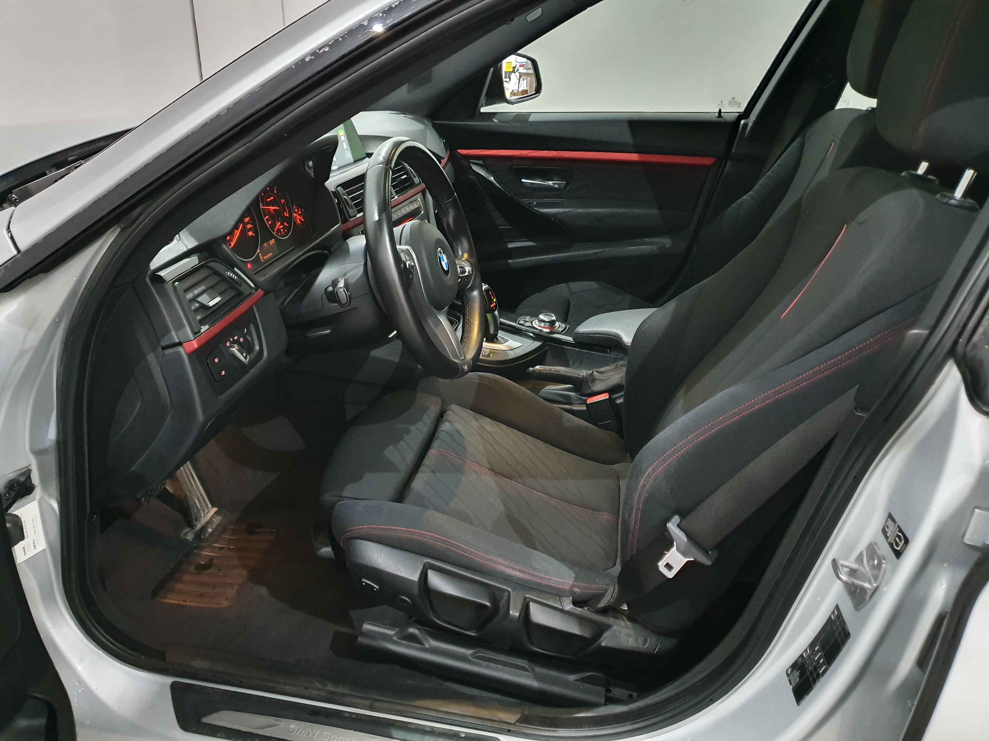 BMW 318D GT · Ano 2013 — imagem 28