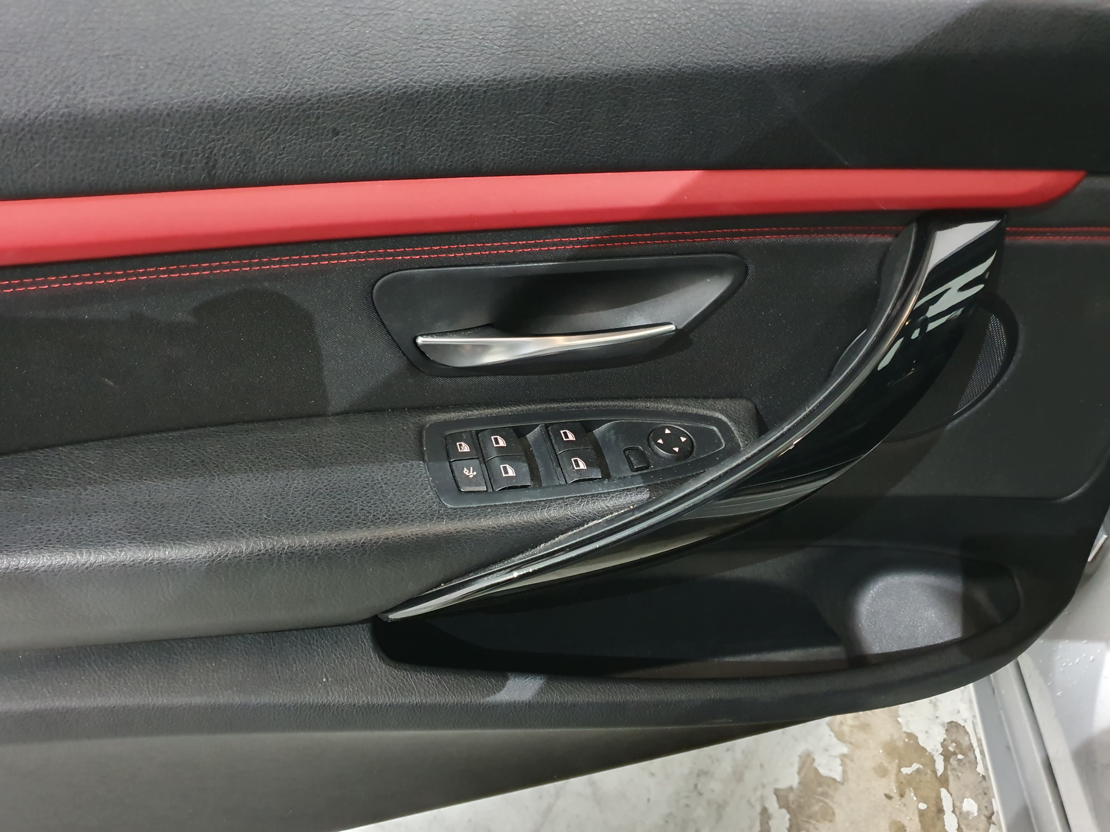 BMW 318D GT · Ano 2013 — imagem 30