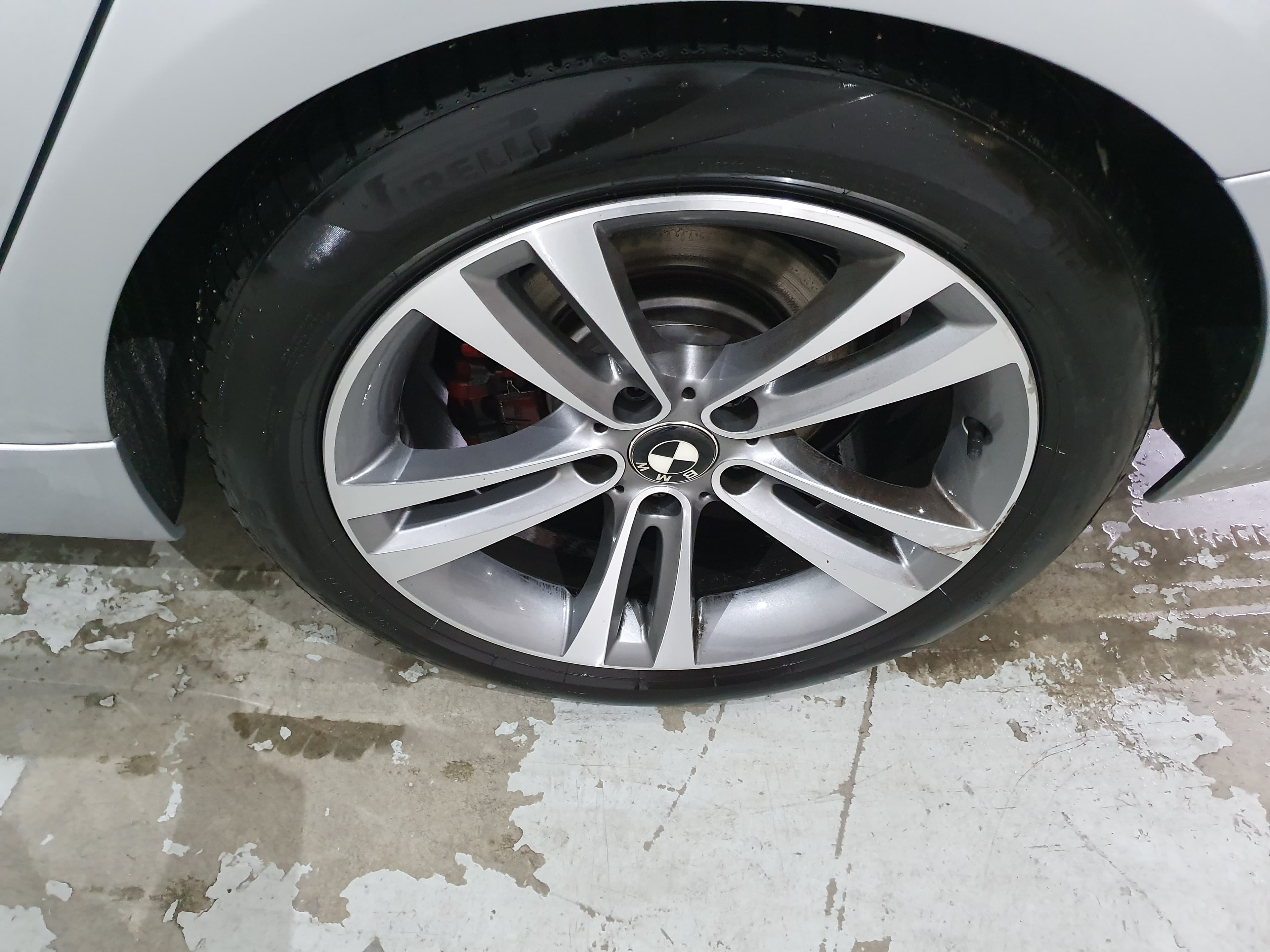 BMW 318D GT · Ano 2013 — imagem 17