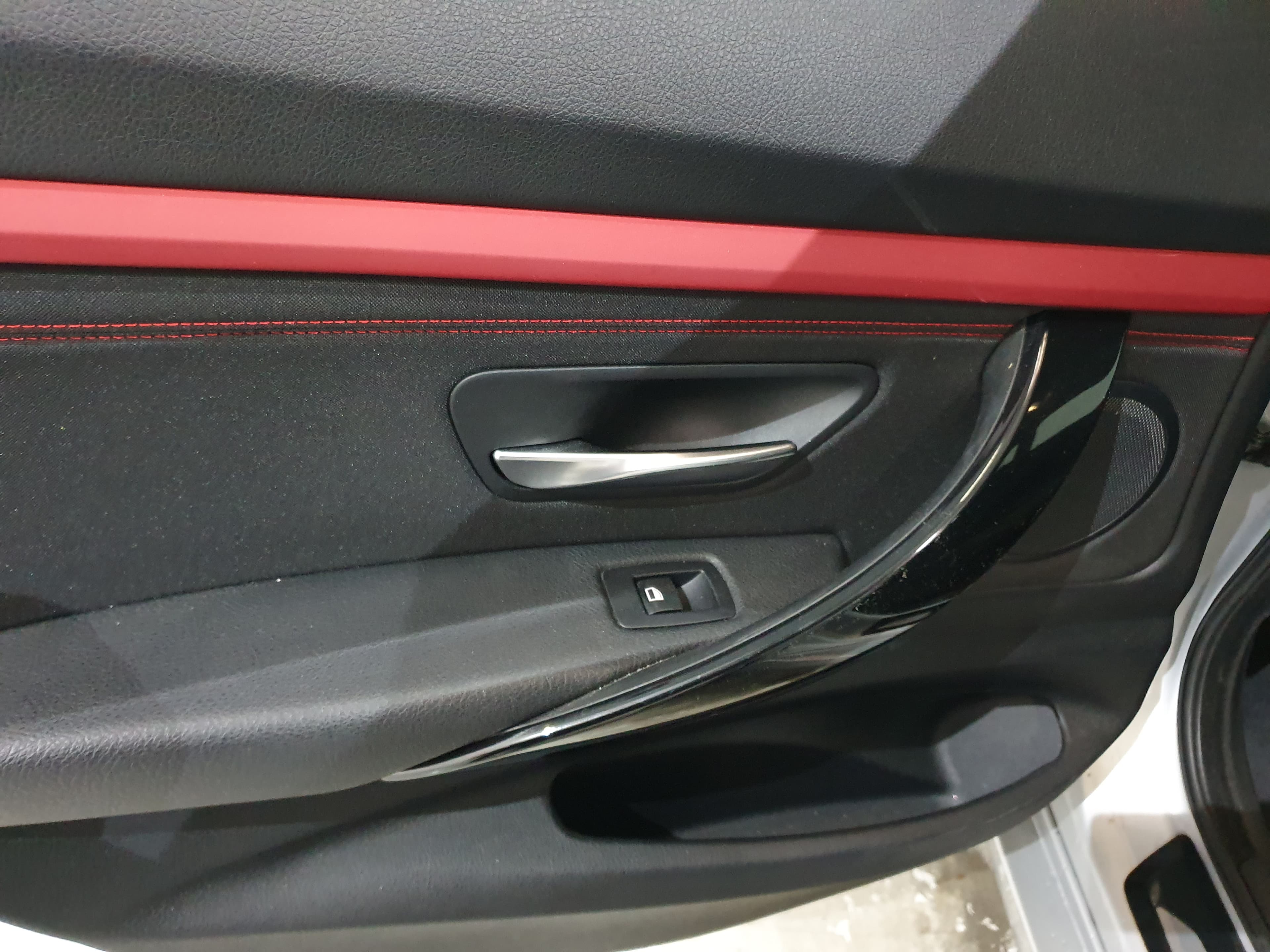 BMW 318D GT · Ano 2013 — imagem 25