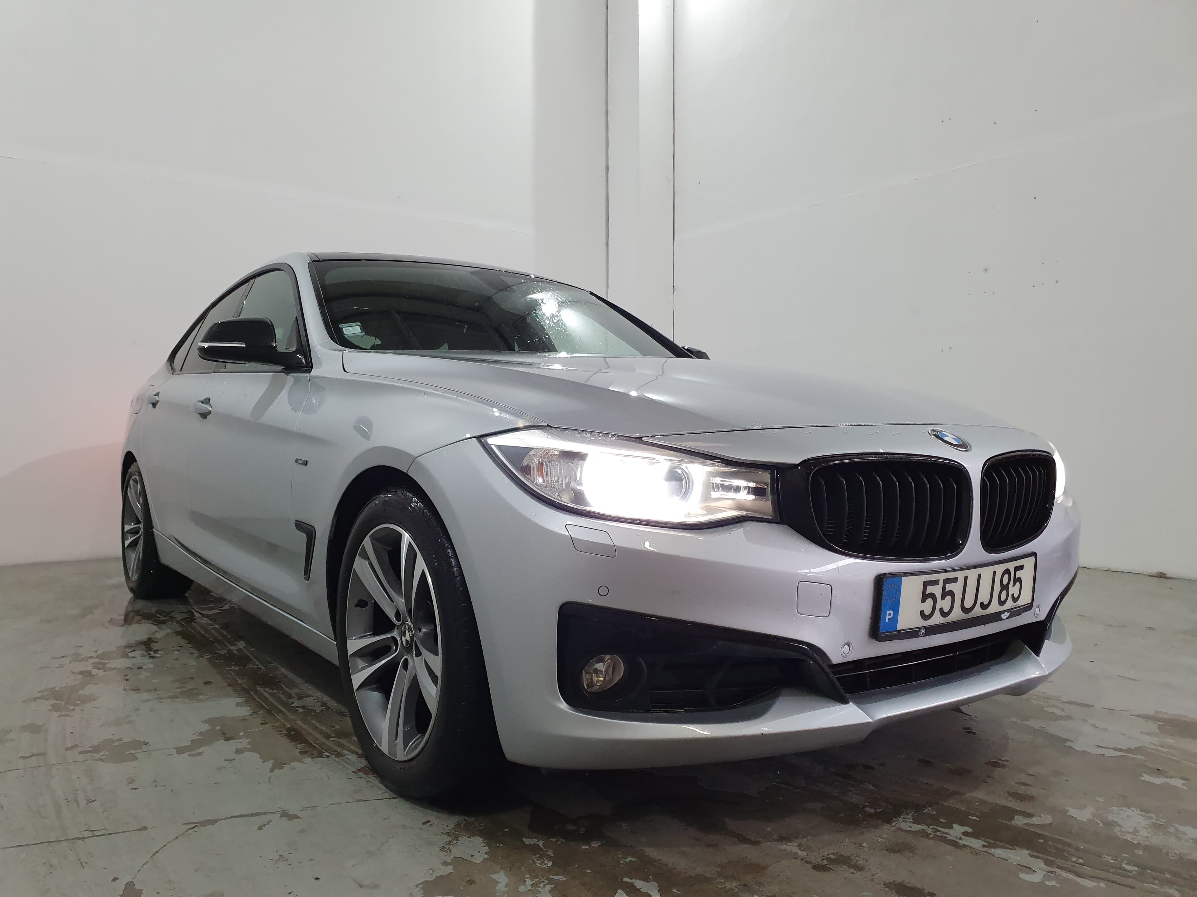 BMW 318D GT · Ano 2013 — imagem 4