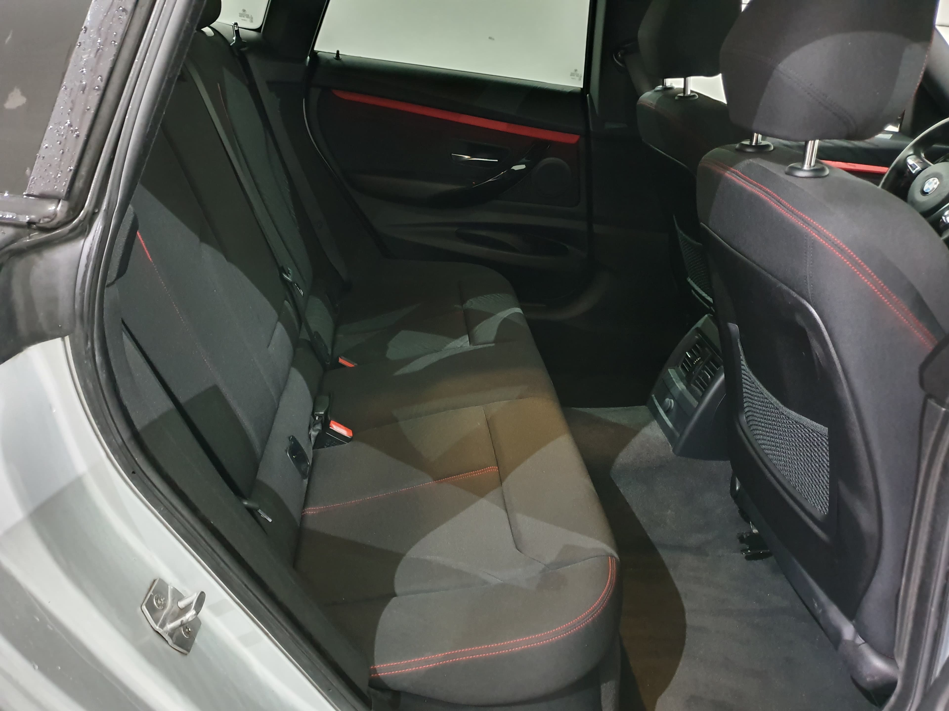 BMW 318D GT · Ano 2013 — imagem 18