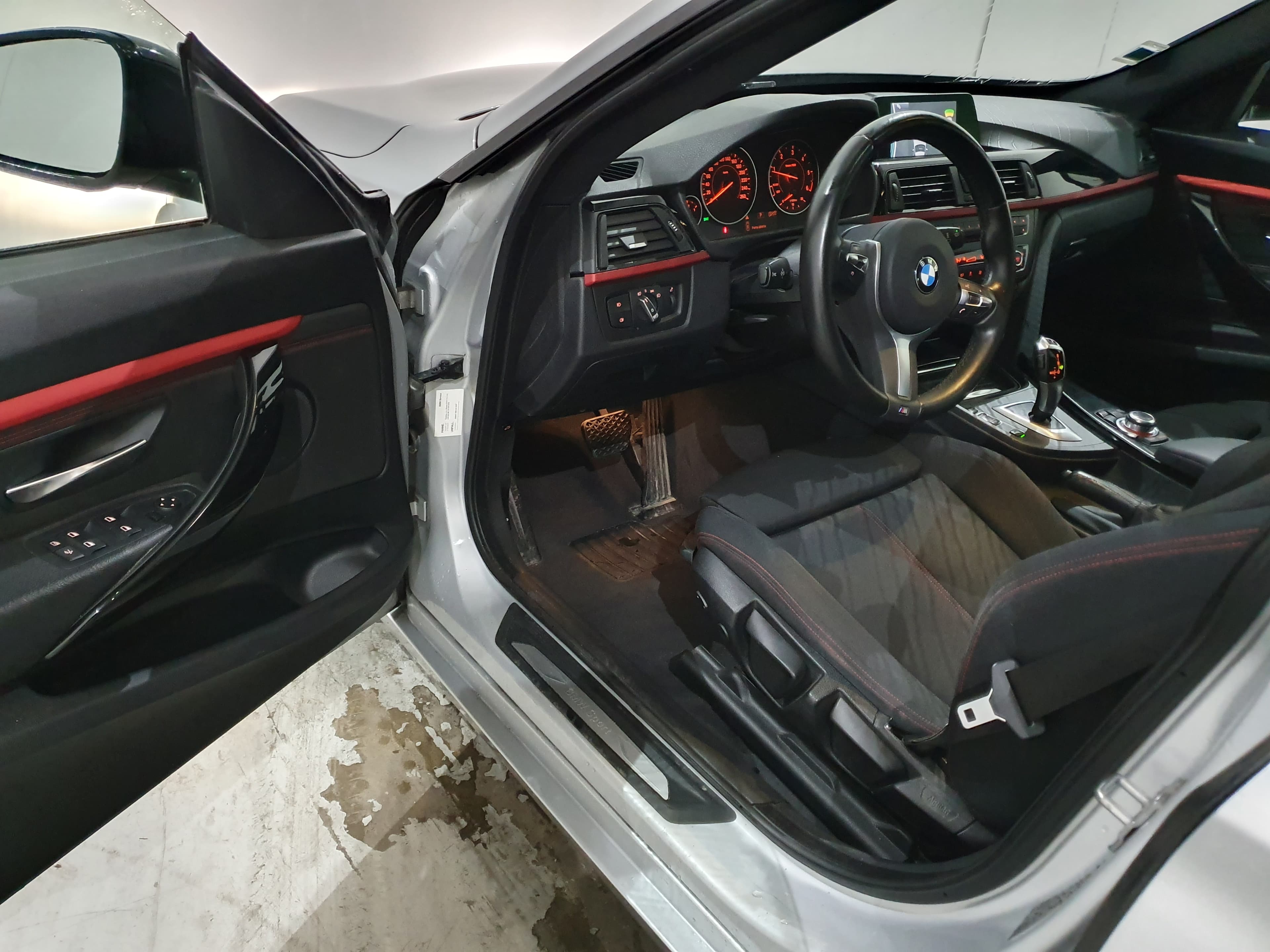 BMW 318D GT · Ano 2013 — imagem 29