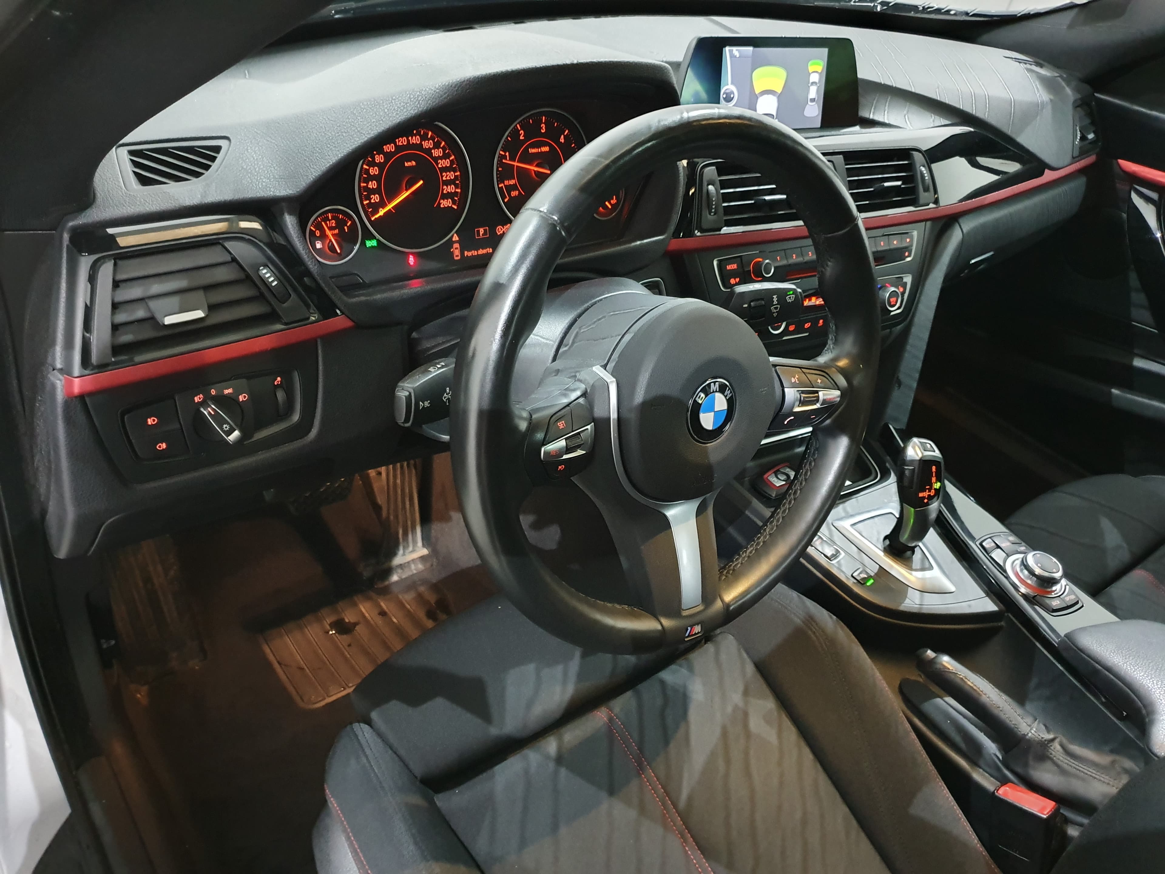 BMW 318D GT · Ano 2013 — imagem 34