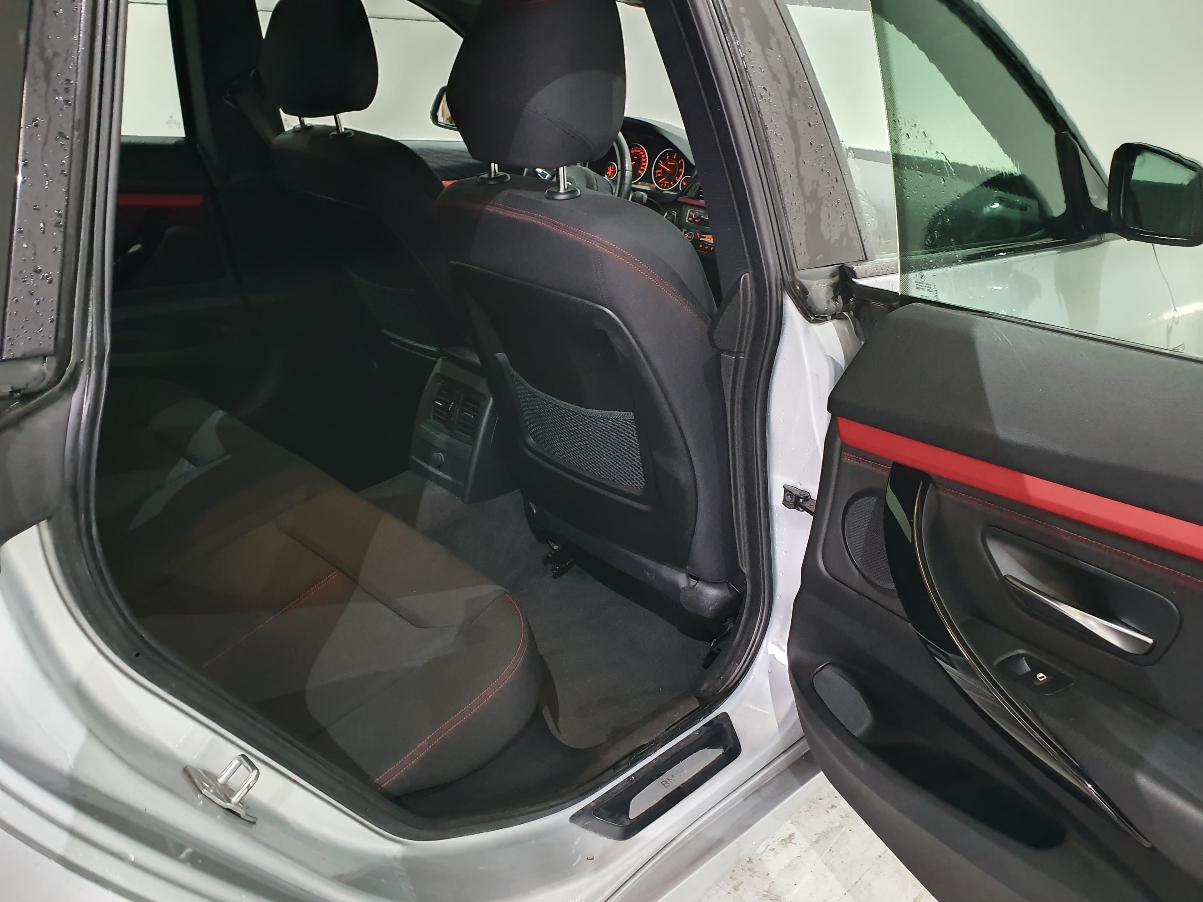 BMW 318D GT · Ano 2013 — imagem 21