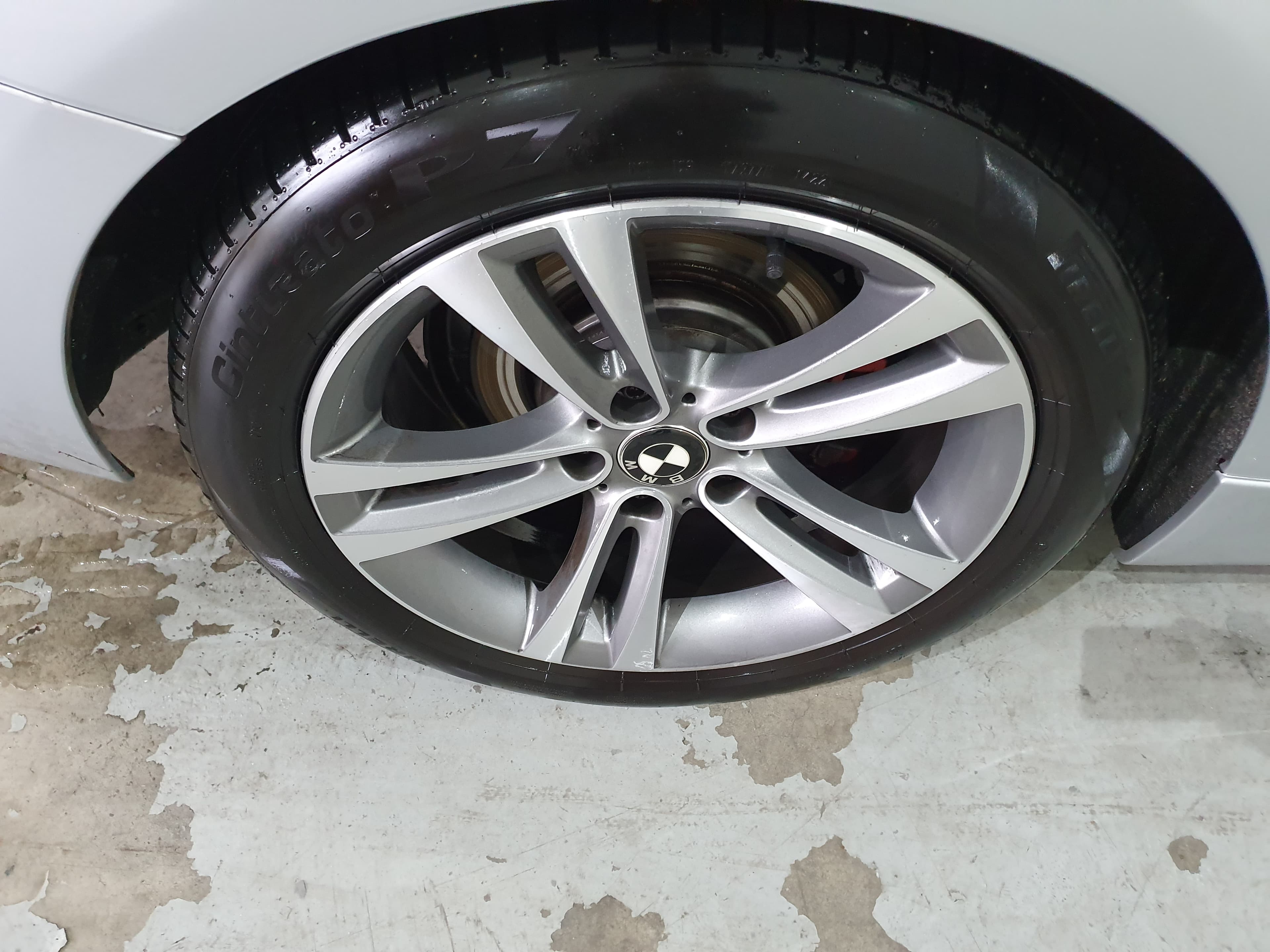 BMW 318D GT · Ano 2013 — imagem 16