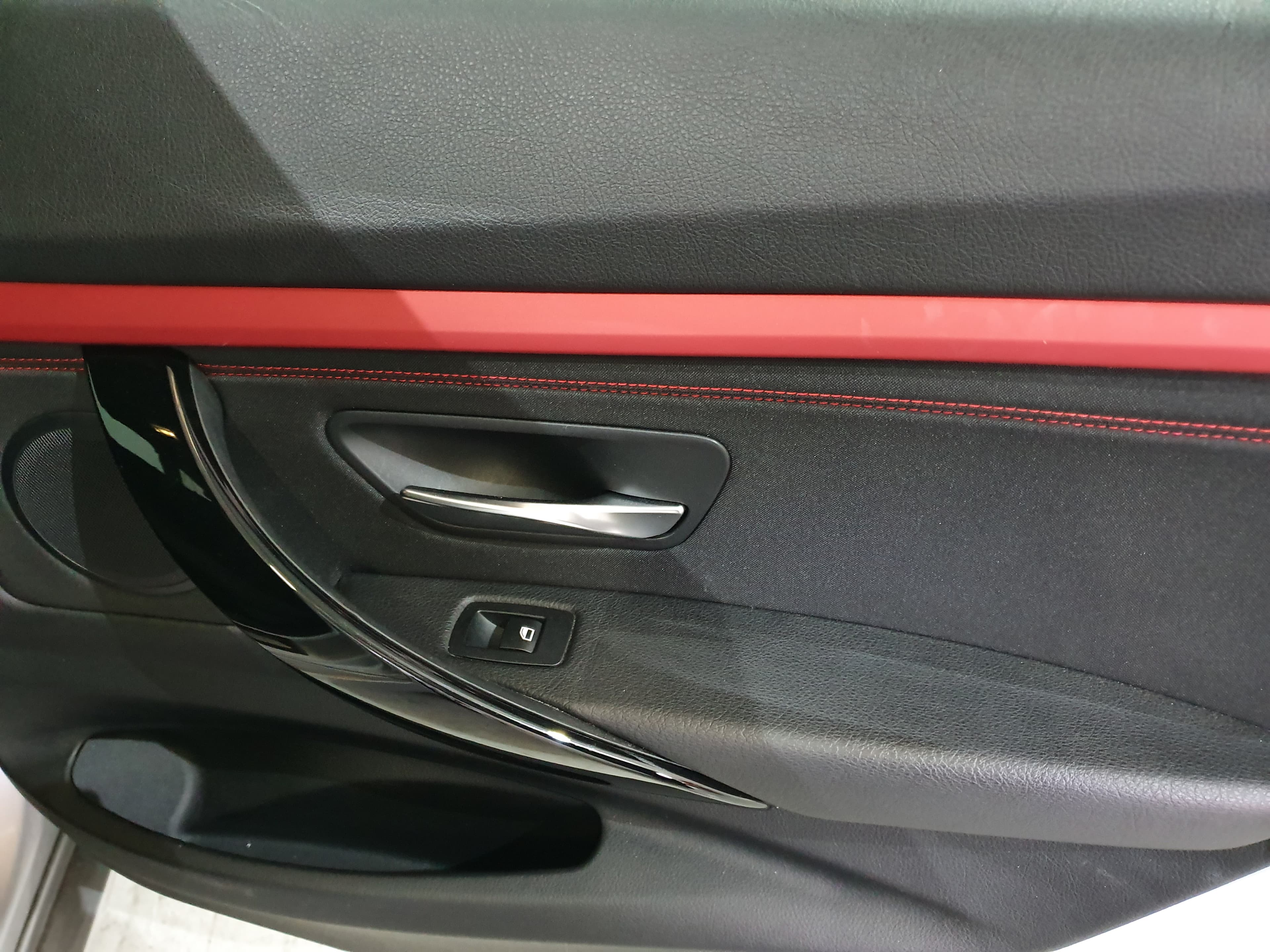 BMW 318D GT · Ano 2013 — imagem 22