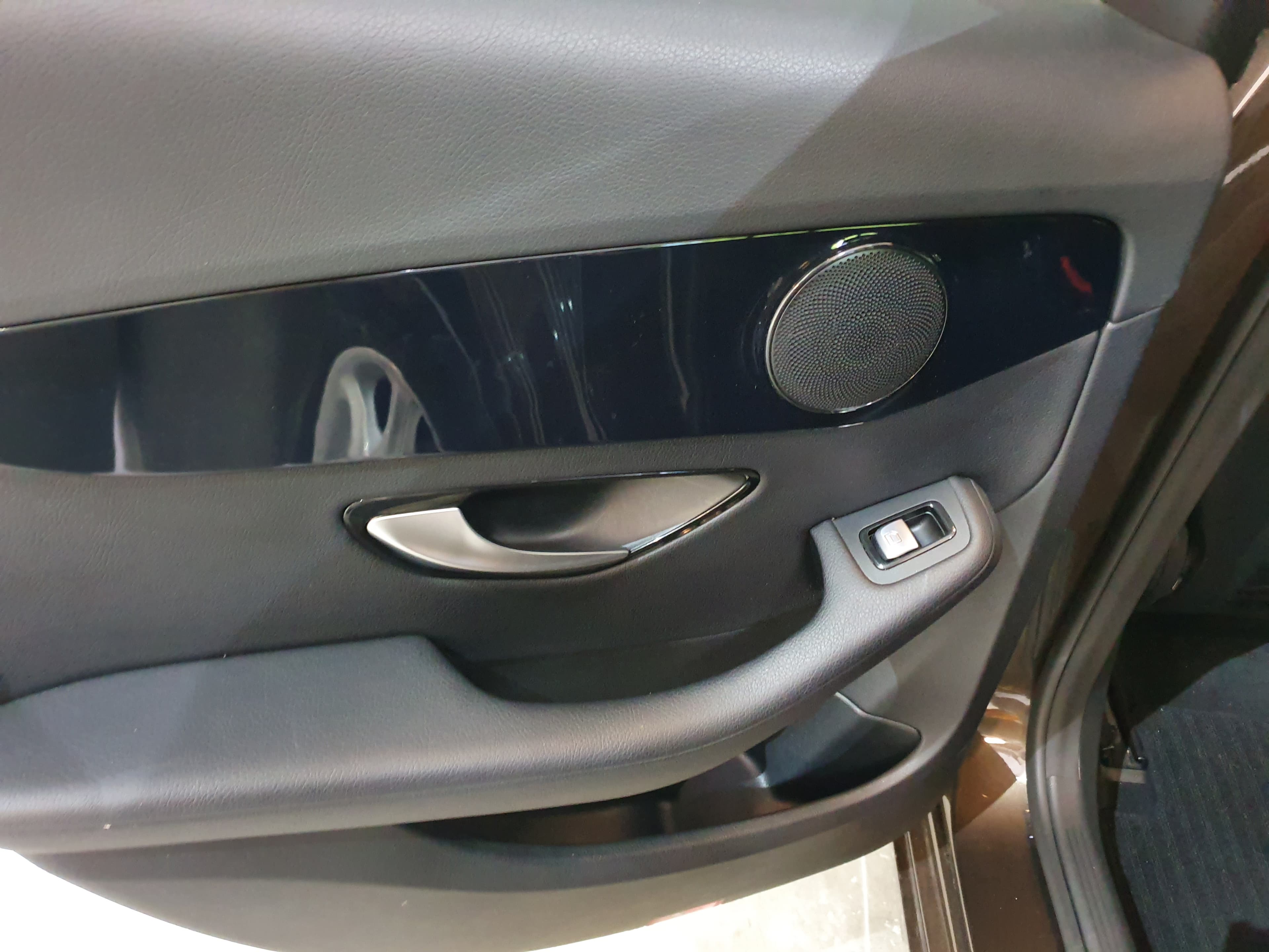 Mercedes-Benz C200D · Ano 2015 — image 26