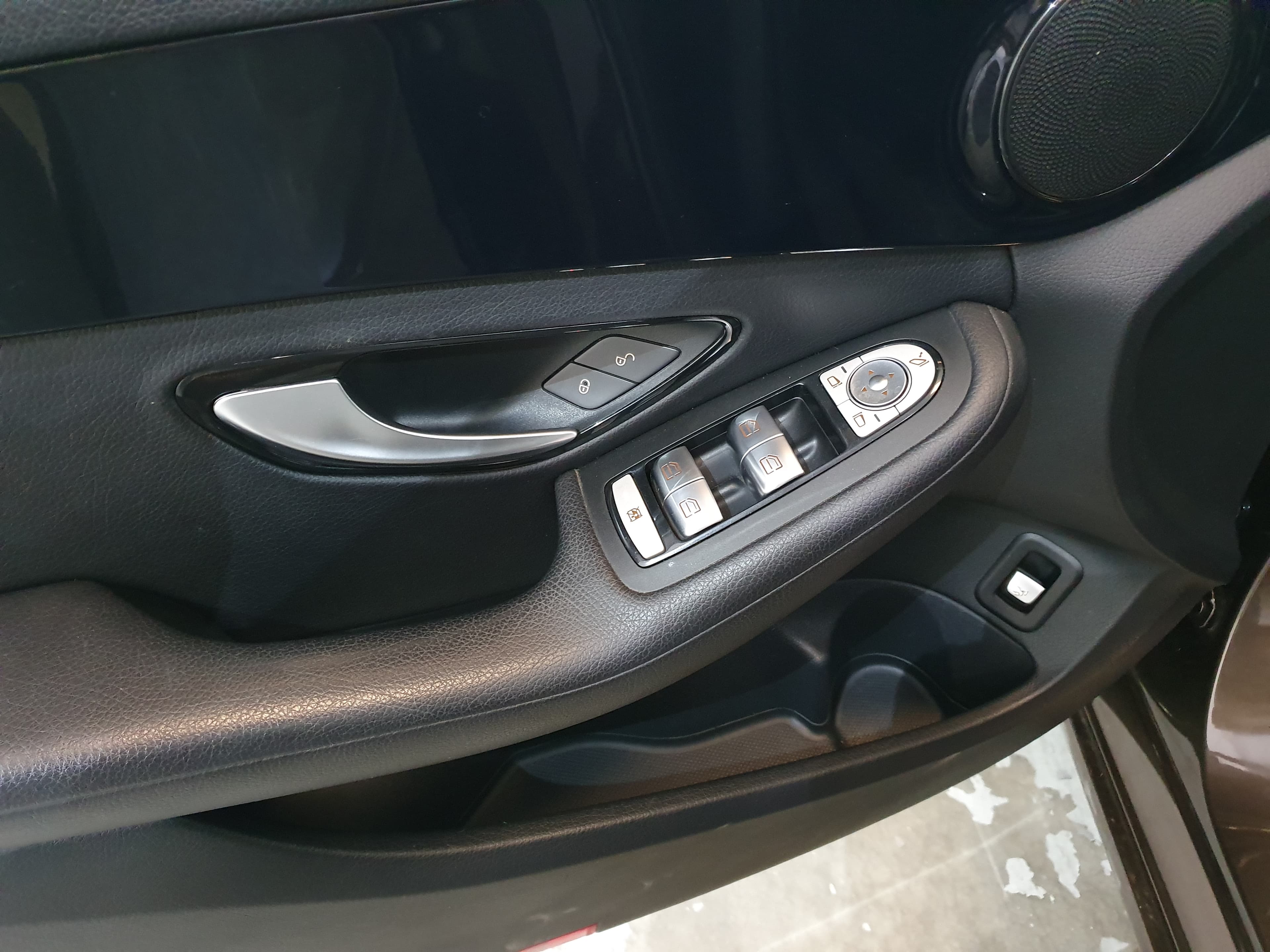 Mercedes-Benz C200D · Ano 2015 — image 29