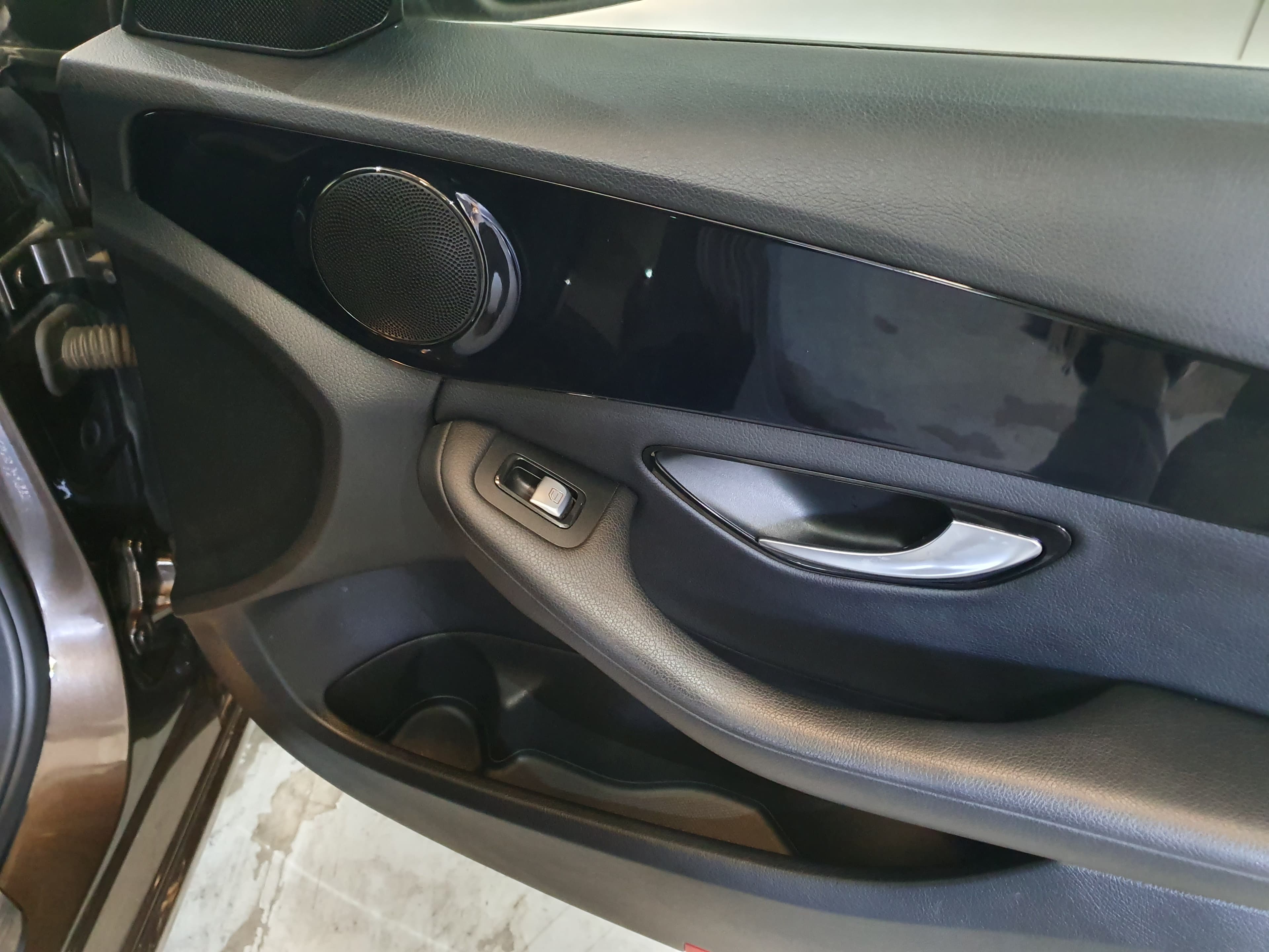 Mercedes-Benz C200D · Ano 2015 — image 23