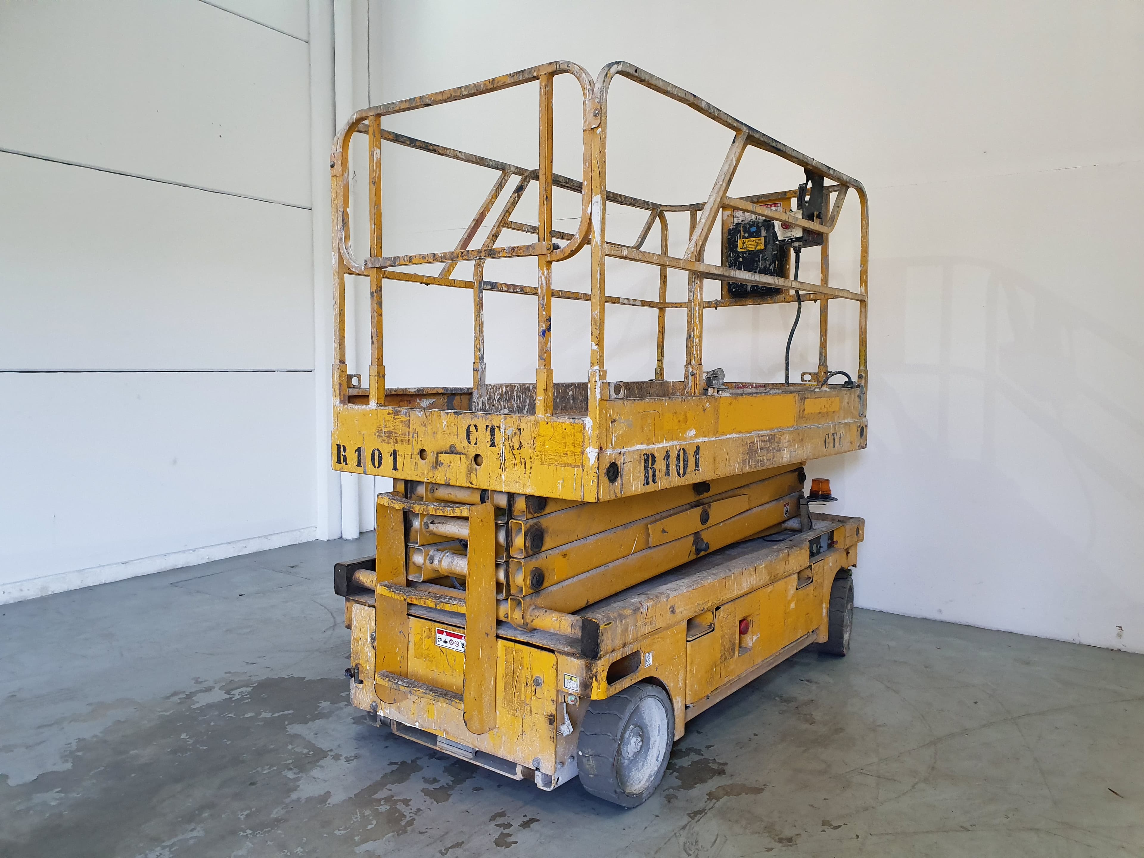 Plataforma Elevatória Haulotte Compact 10 — imagem 1