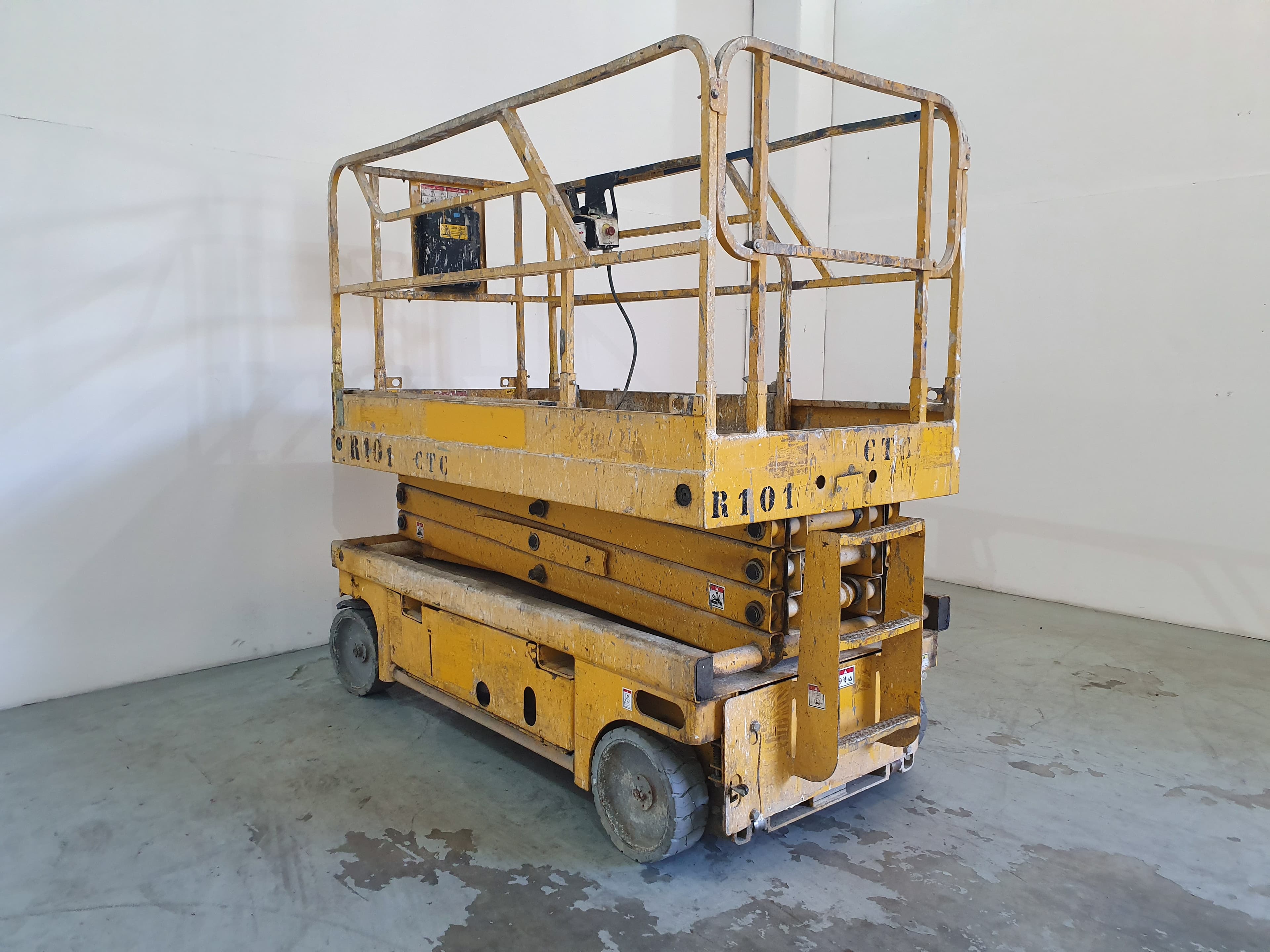 Plataforma Elevatória Haulotte Compact 10 — imagem 2