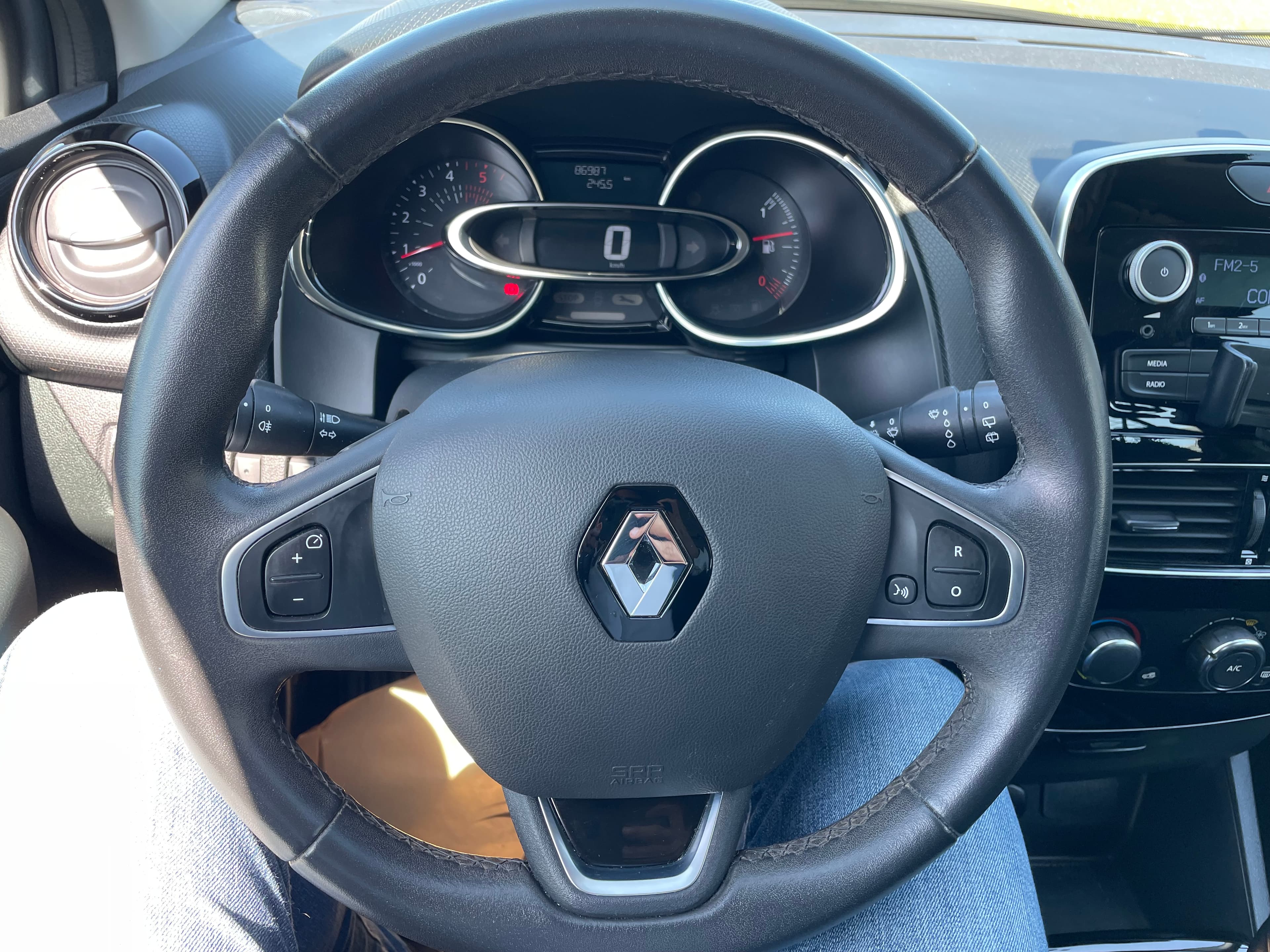 Renault Clio 1.5DCI · Ano 2017 — imagen 21