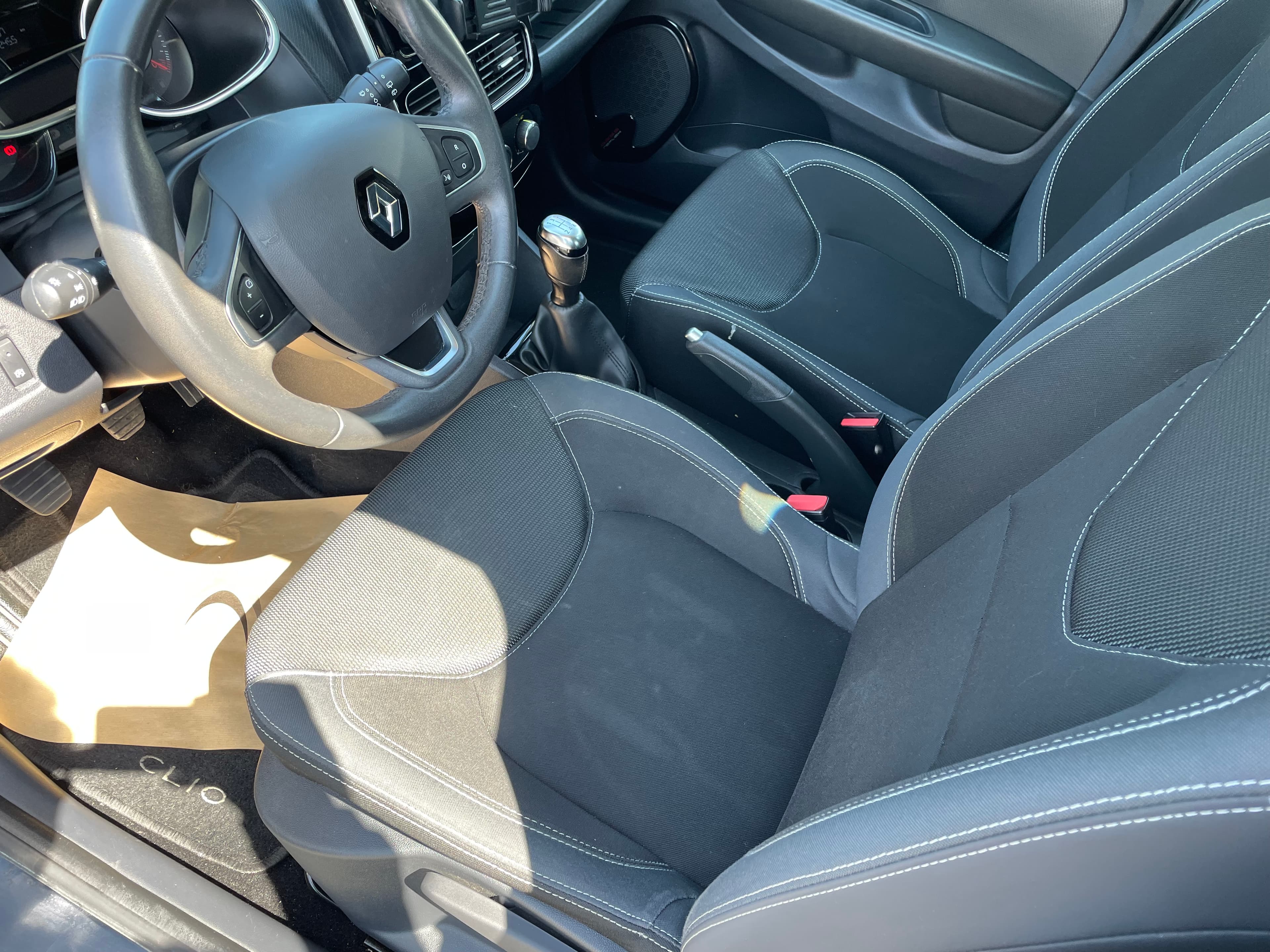 Renault Clio 1.5DCI · Ano 2017 — imagen 16