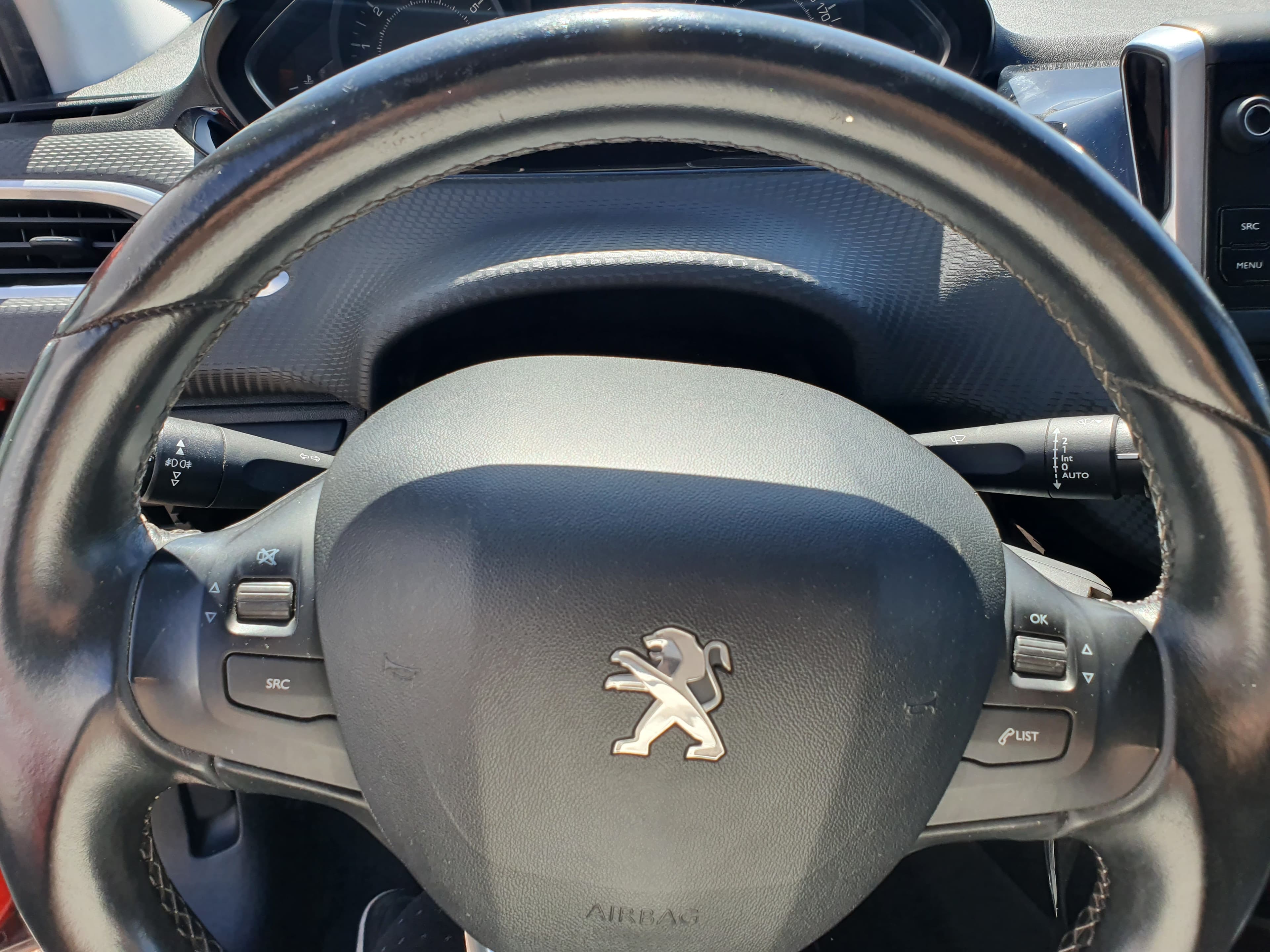 Peugeot 208 1.2 · Ano 2015 — image 50